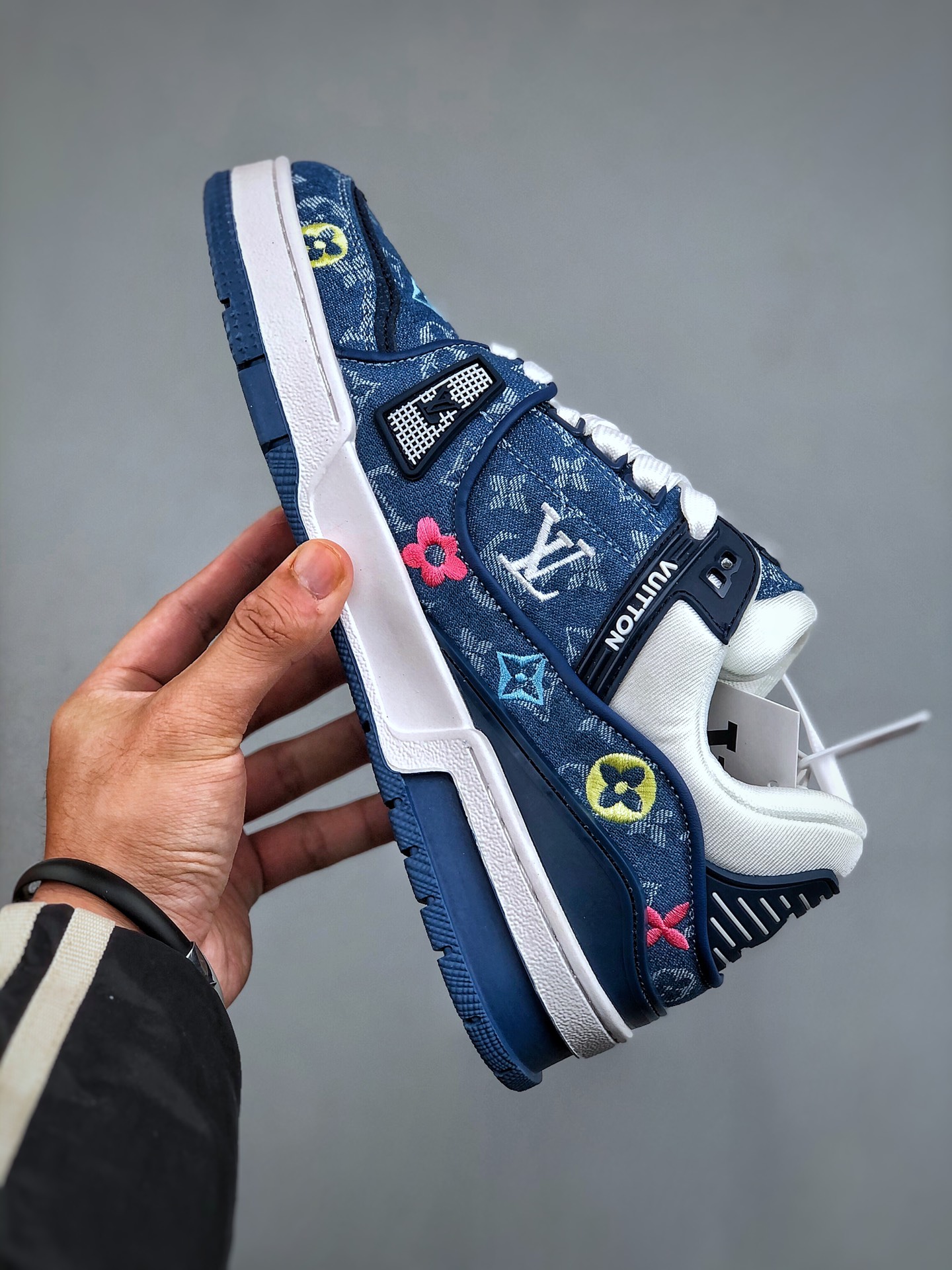 💰真标280💰公司级380💰纯原480 Louis Vuitton Trainer Sneaker Low LV路易威登低帮板鞋 正确一致TPR光泽组合鞋底 耐弯折滴塑支持片 原版购入历时近两个月开发打造 原版完美楦型 鞋面独家订制压纹粒面小牛皮 细节原版一致 请注意区分市面通货材料！尺码：35-45