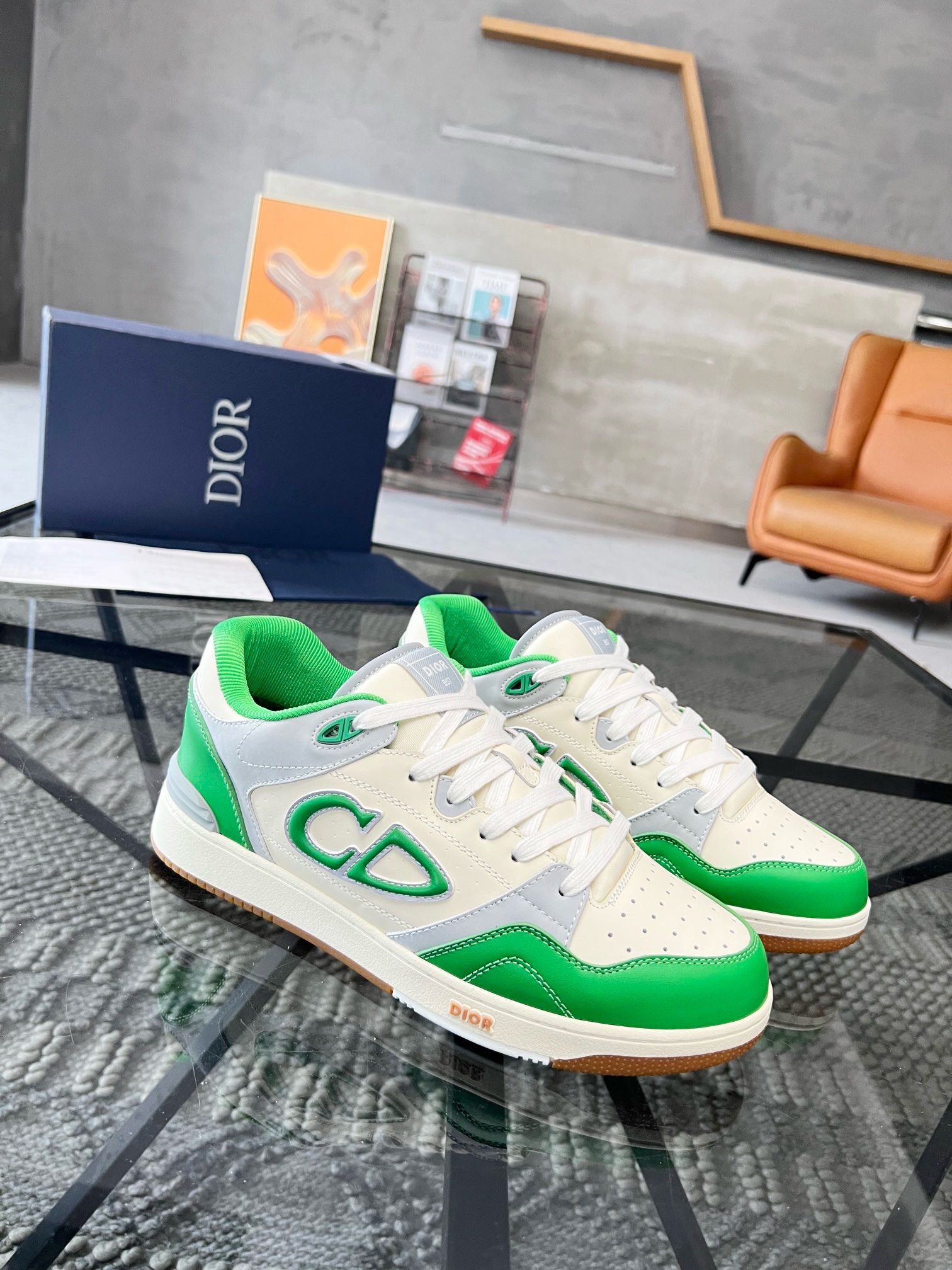 NO:221372,Brand DIOR color original color matching, code number 38-45 standard code, price, material, new autumn and winter joint-branded men's casual shoes for Dior B57 counter!  D-home men's boots combine exquisite craftsmanship and elegant temperament, making them an ideal item for creating casual styles, printed splicing. The boots are decorated with decorative laces, durable rubber concave soles, reinforced heels and toe, and the sides are decorated with Dior AND SHAWN logo patches!  A must-have item for autumn and winter, buy fashionable essence quickly!  ,Dior casual shoes,dior,dior,dior,boots19860909品牌DIOR 颜色原版配色 码数38-45标准码 价格 材质迪奥B57专柜新品秋冬联名款男士休闲鞋！D家男装靴子将精湛工艺与优雅气质合二为一,是打造休闲造型的理想单品,印花拼接.靴子采用装饰性鞋带,采用耐穿的橡胶凹凸鞋底及加强型鞋跟和鞋头,侧面饰以 Dior AND SHAWN 标志补丁装饰！秋冬必备单品,时髦精快快入手吧！,Dior休闲鞋,dior,dior,dior,boots,Men's shoes