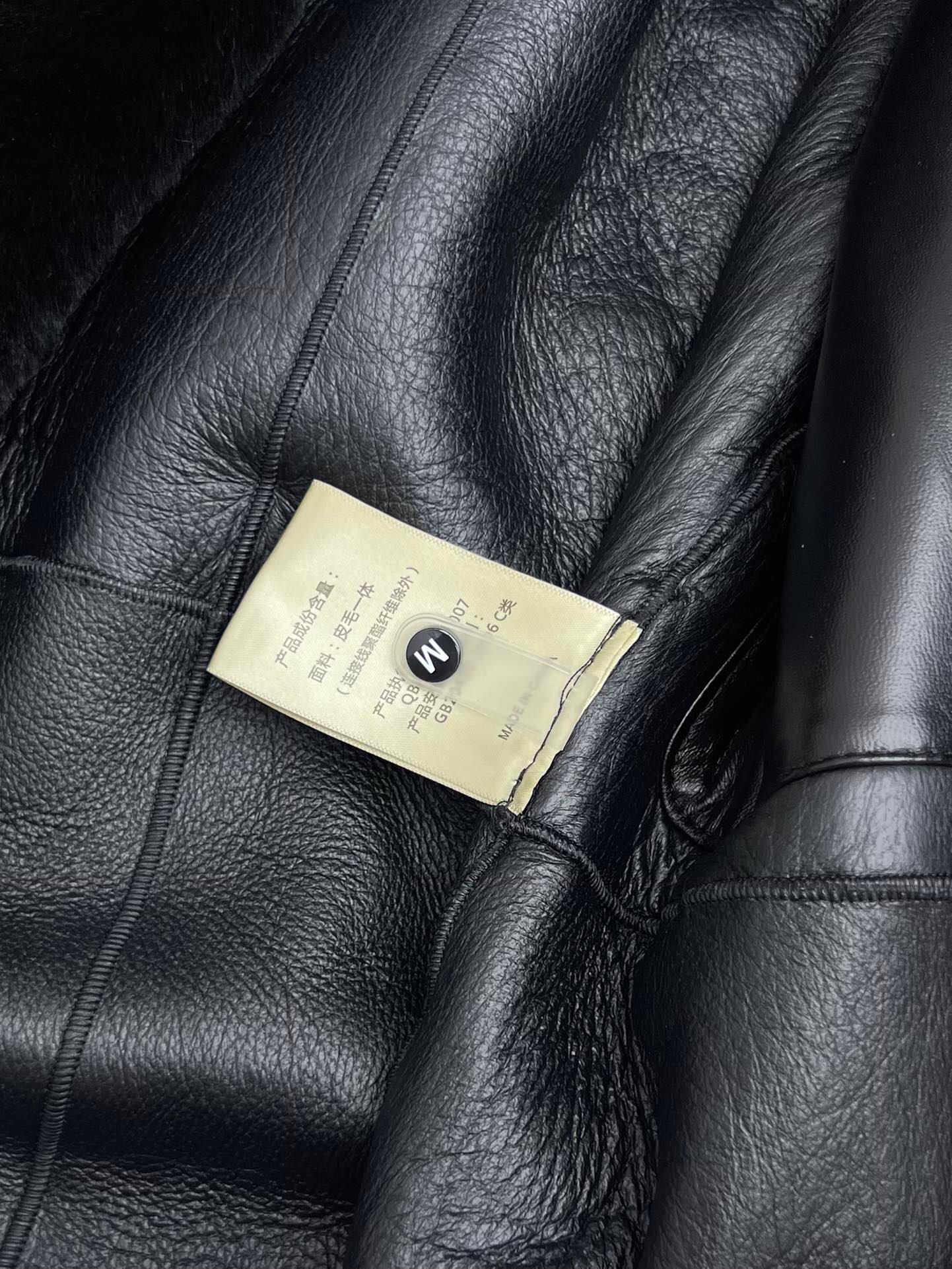 Fashionable Hard-Core Female Suit with Melinou Fur and Big Pockets - 图片 9