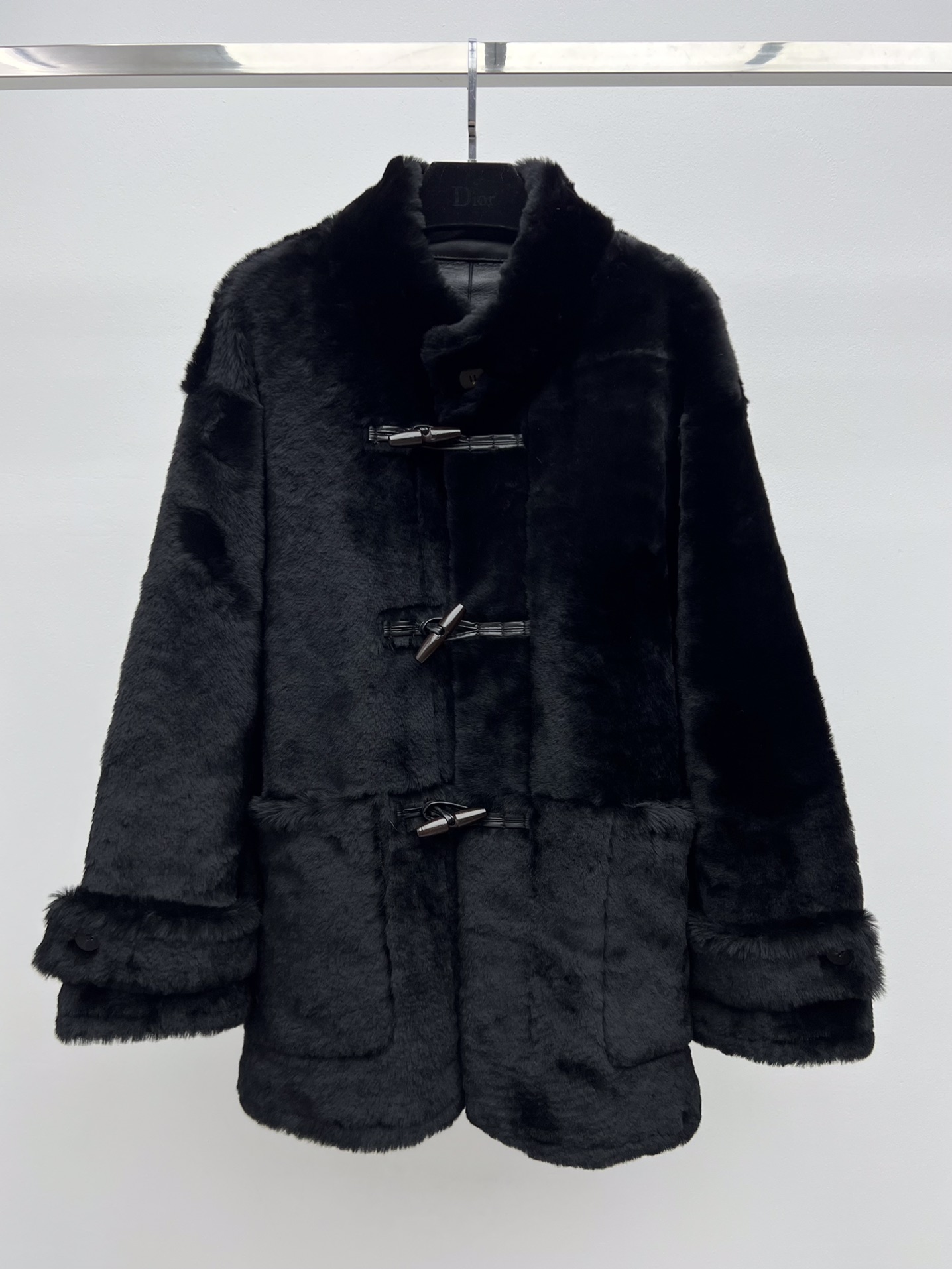 Fashionable Hard-Core Female Suit with Melinou Fur and Big Pockets - 图片 1