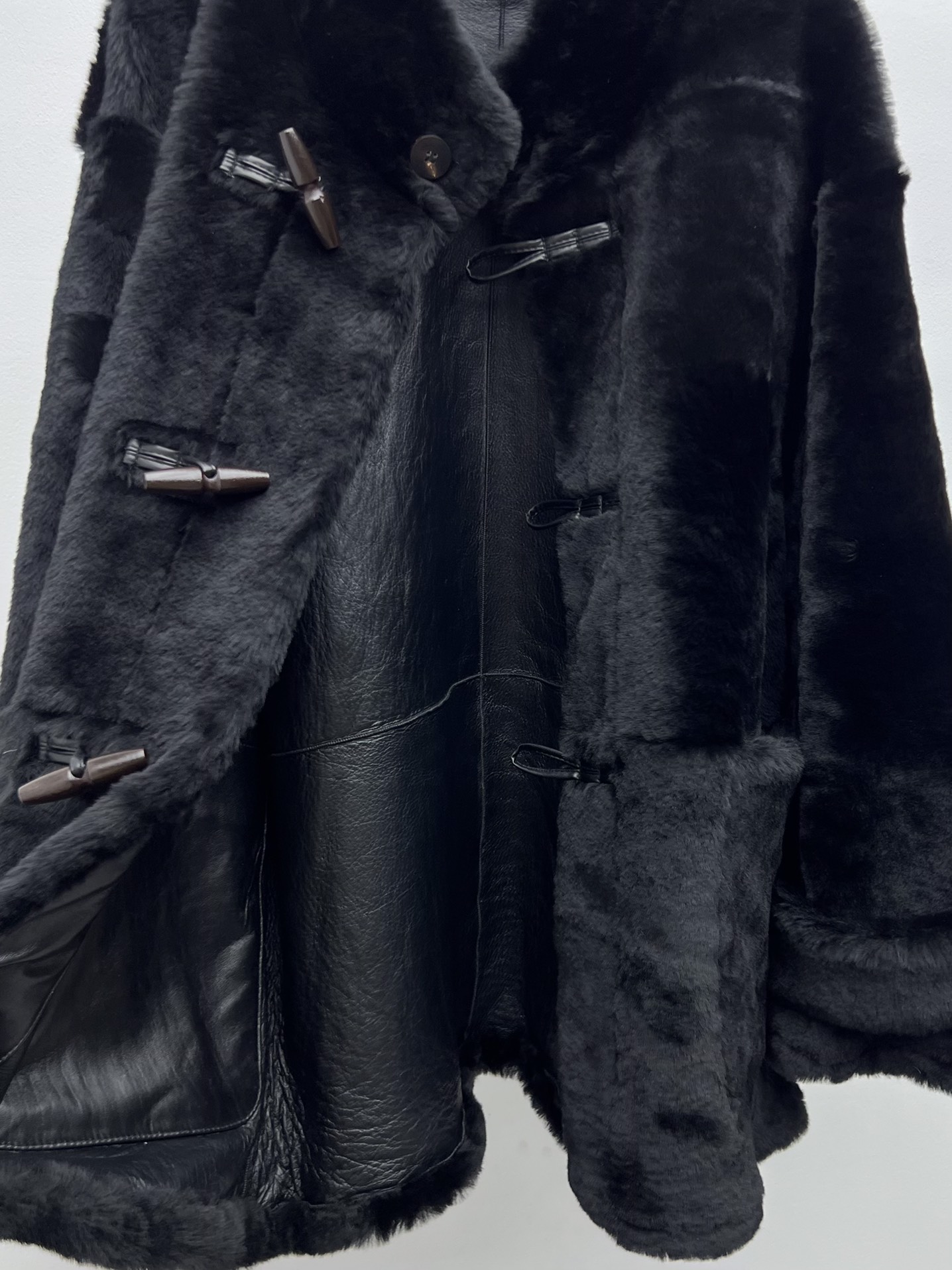 Fashionable Hard-Core Female Suit with Melinou Fur and Big Pockets - 图片 5