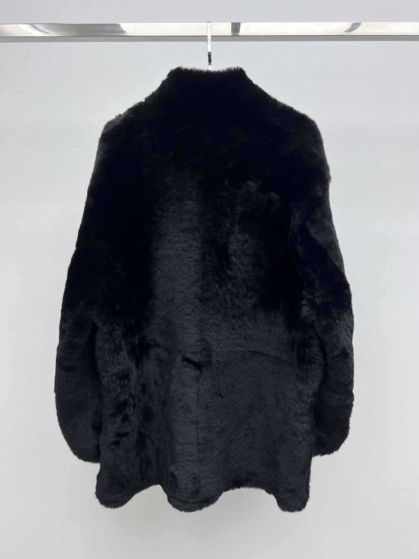 Fashionable Hard-Core Female Suit with Melinou Fur and Big Pockets - 图片 7