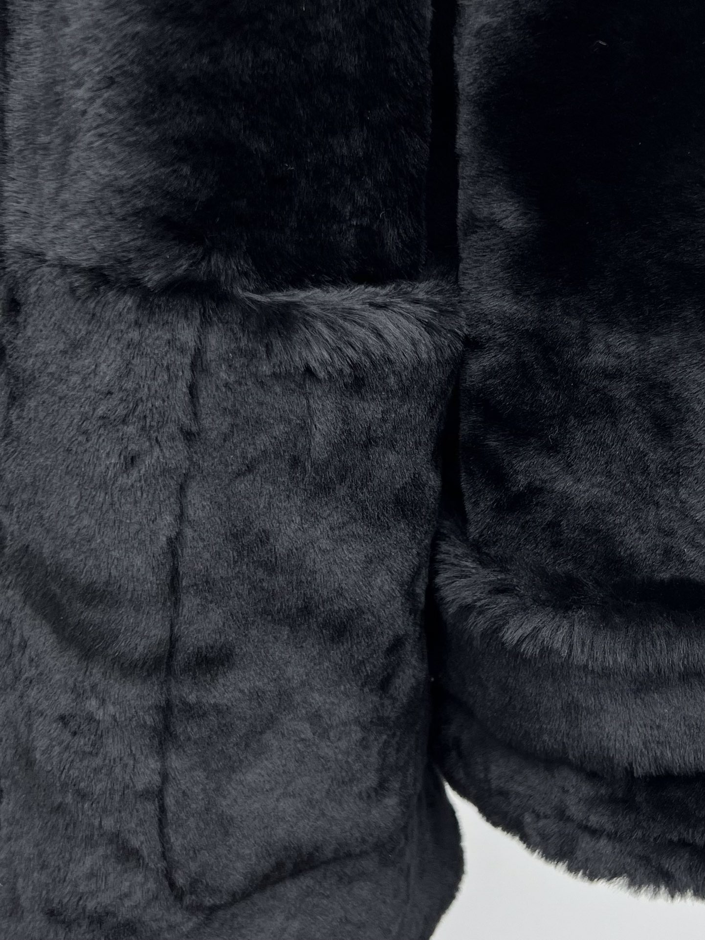 Fashionable Hard-Core Female Suit with Melinou Fur and Big Pockets - 图片 6