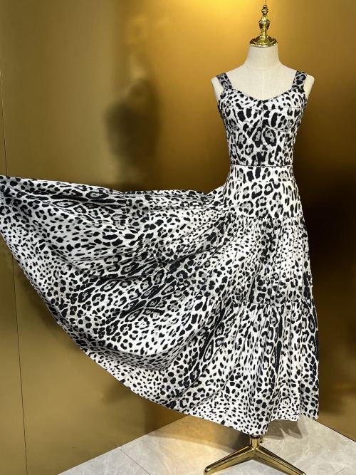 Elegant Leopard Print Cotton Blend Dress, Sleeveless, Long, and Flowy 1 Elegant Leopard Print Cotton Blend Dress, Sleeveless, Long, and Flowy