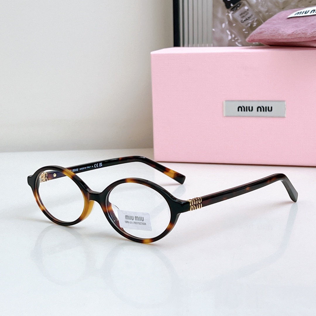  齐色‼️MIUMIU SMU04Z 高版本
📖“书呆子”眼镜来咯。。
SMU04Z SIZE50口18