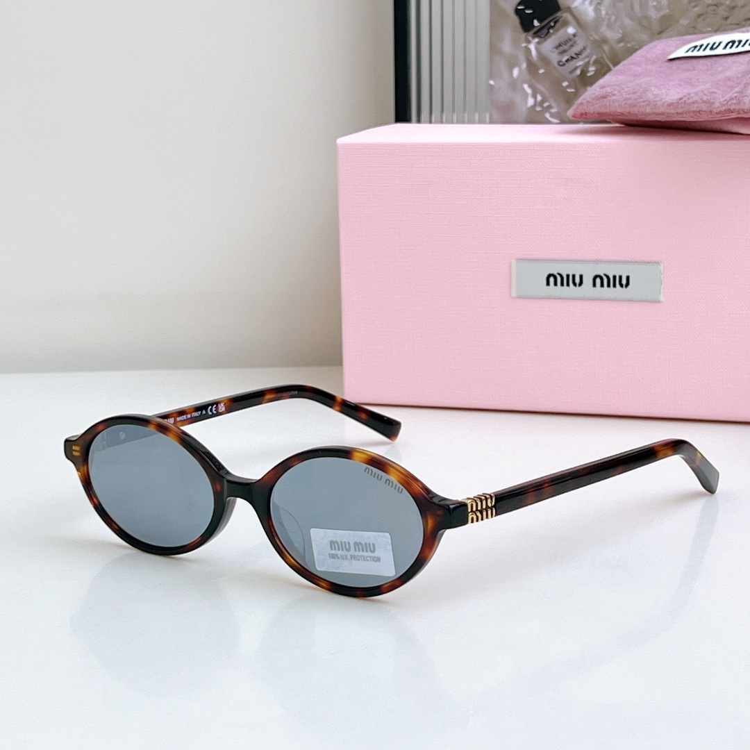  齐色‼️MIUMIU SMU04Z 高版本
📖“书呆子”眼镜来咯。。
SMU04Z SIZE50口18