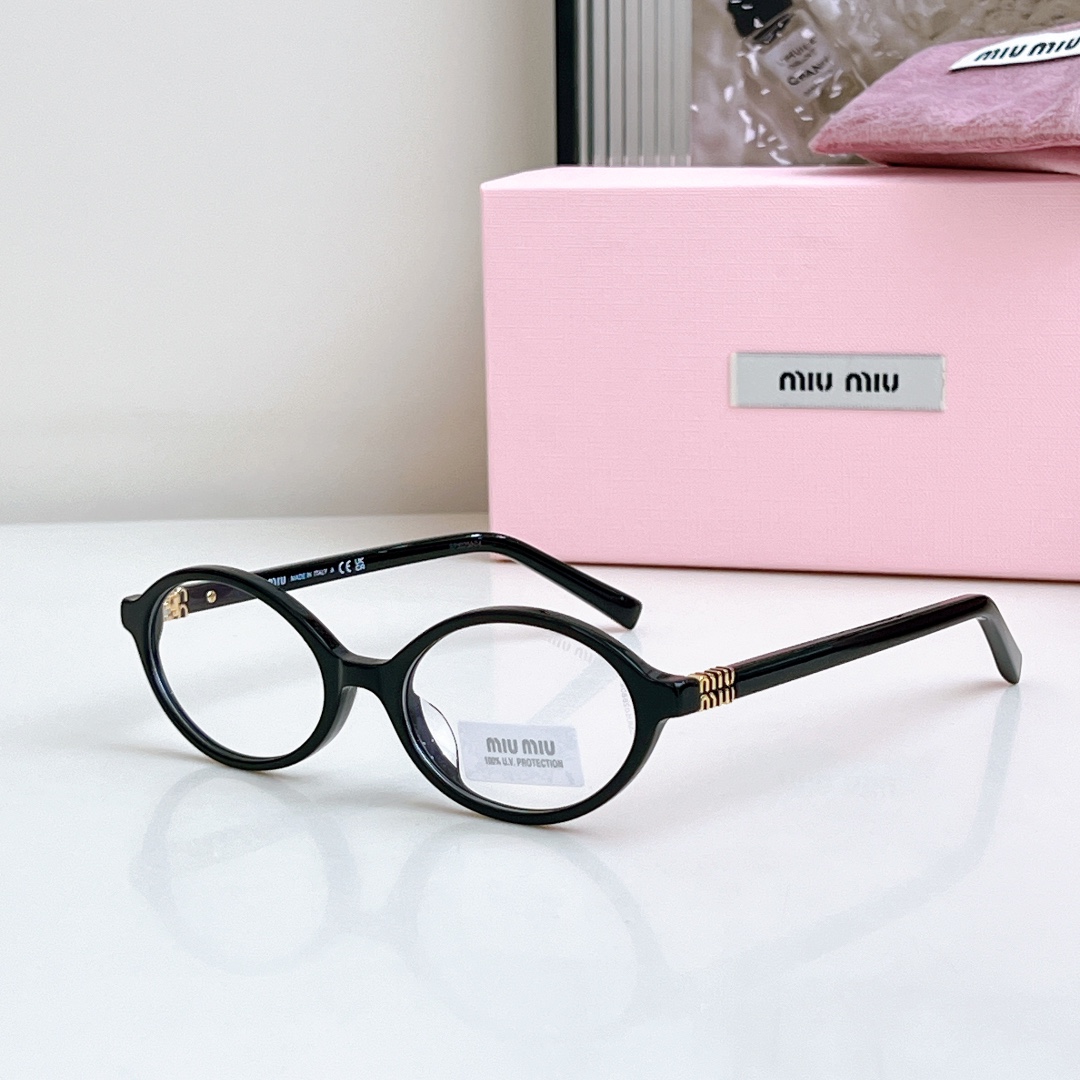  齐色‼️MIUMIU SMU04Z 高版本
📖“书呆子”眼镜来咯。。
SMU04Z SIZE50口18