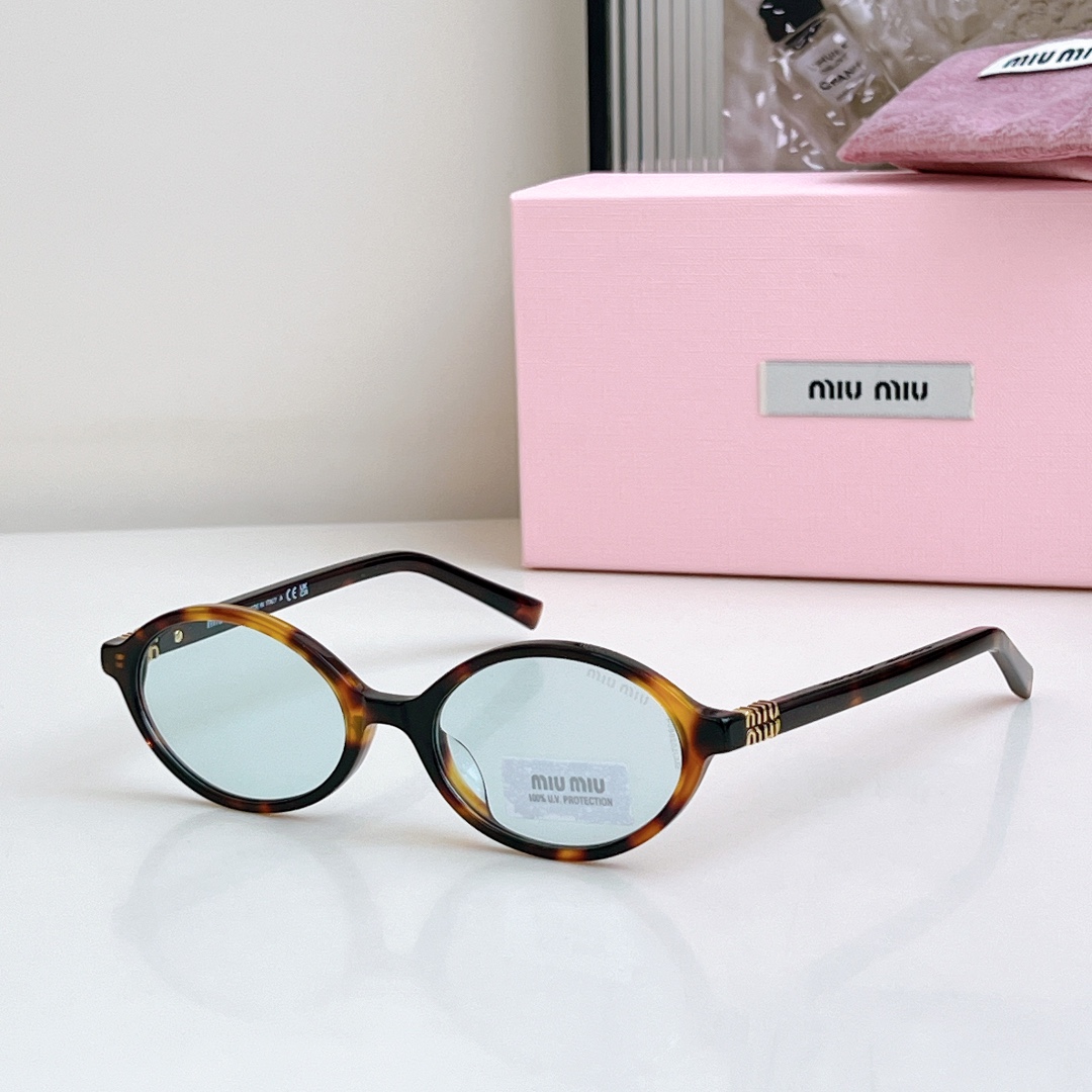  齐色‼️MIUMIU SMU04Z 高版本
📖“书呆子”眼镜来咯。。
SMU04Z SIZE50口18