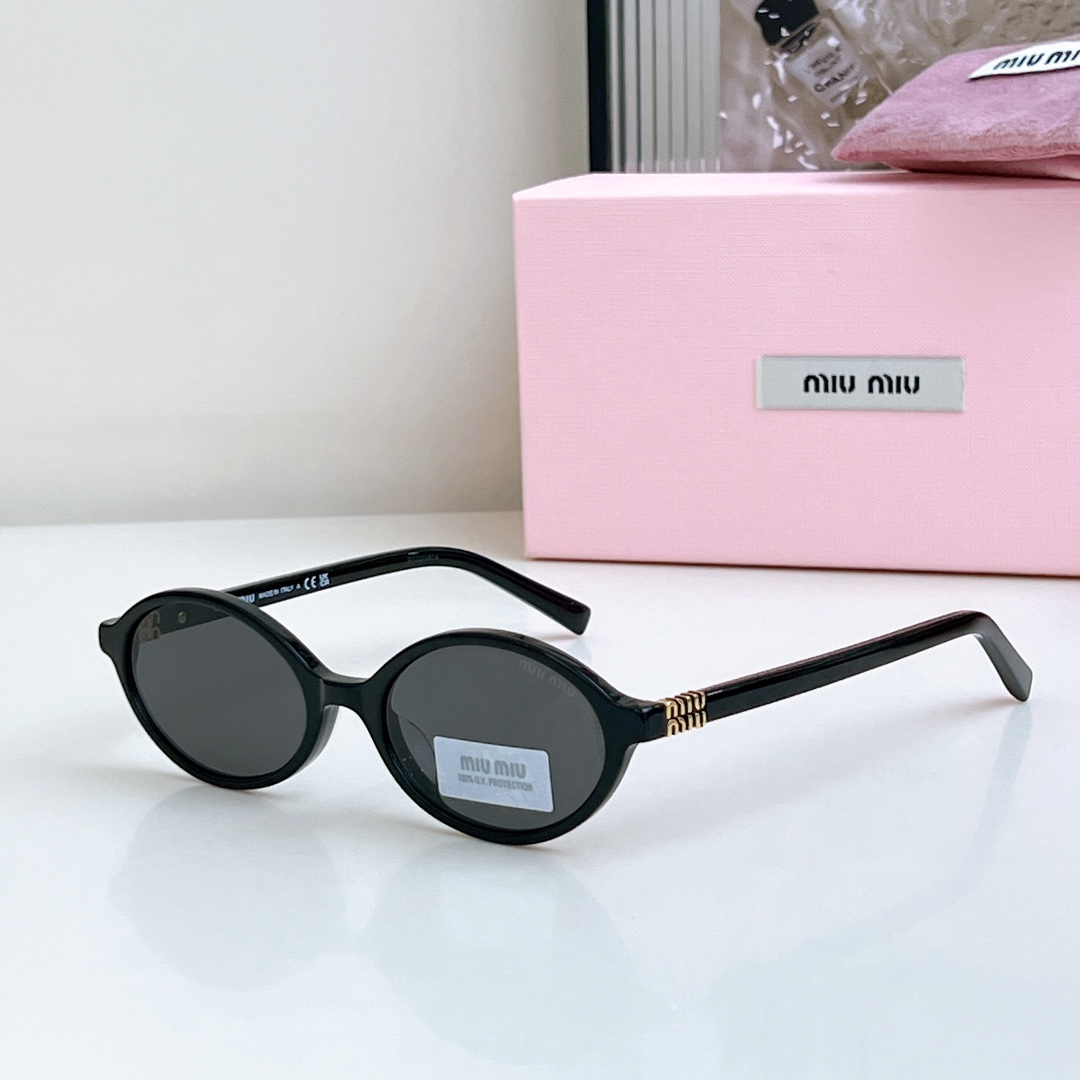  齐色‼️MIUMIU SMU04Z 高版本
📖“书呆子”眼镜来咯。。
SMU04Z SIZE50口18