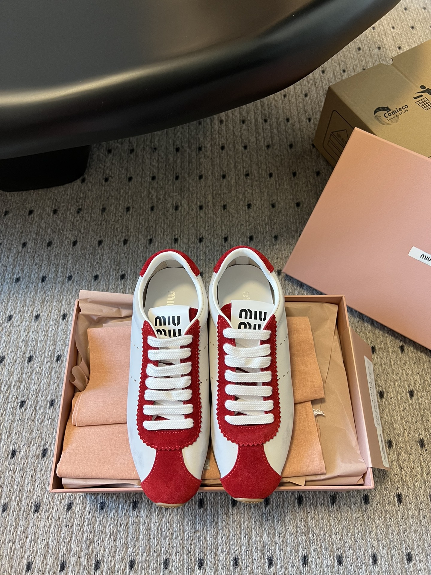 Frote el color blanco con rojo.