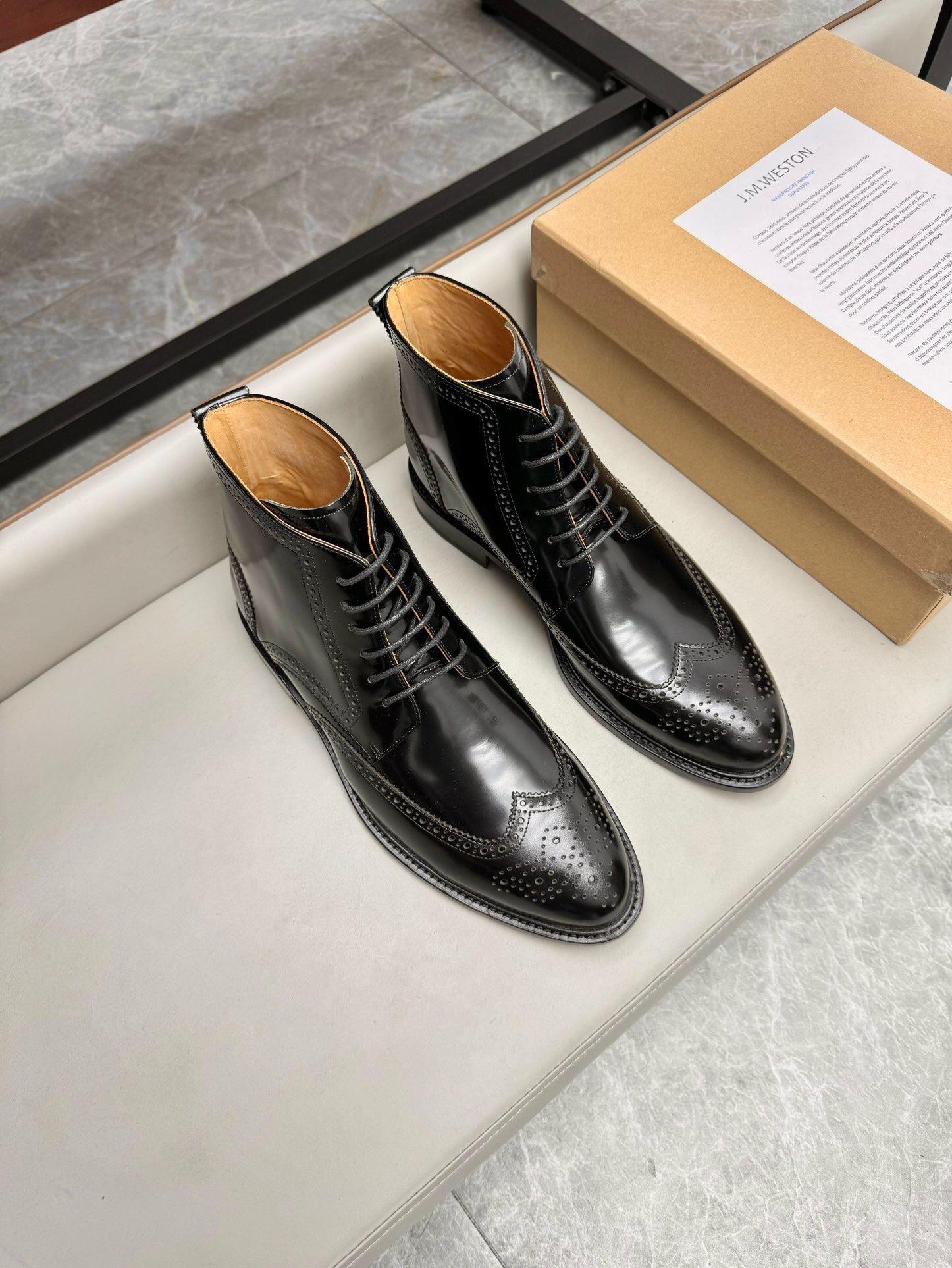 NO:220113,J.M.WESTON French brand classic high-top men's boots, men's business leather shoes, imported original cowhide, cowhide inner, cowhide inner (original genuine leather sole) makes the shoes fashionable and comfortable to wear on the feet. Size 39-44 (customized by 38, 45, 46), boots, cowhide, Leather soles19860909J.M.WESTON法国品牌 经典高帮男靴,男士商务皮鞋,进口原版牛皮,牛皮内里,牛皮内里（原版真皮大底）让鞋子穿在脚上时尚又舒适.码数39-44（38、45、46定做）,,boots,cowhide,Leather soles,Men's shoes