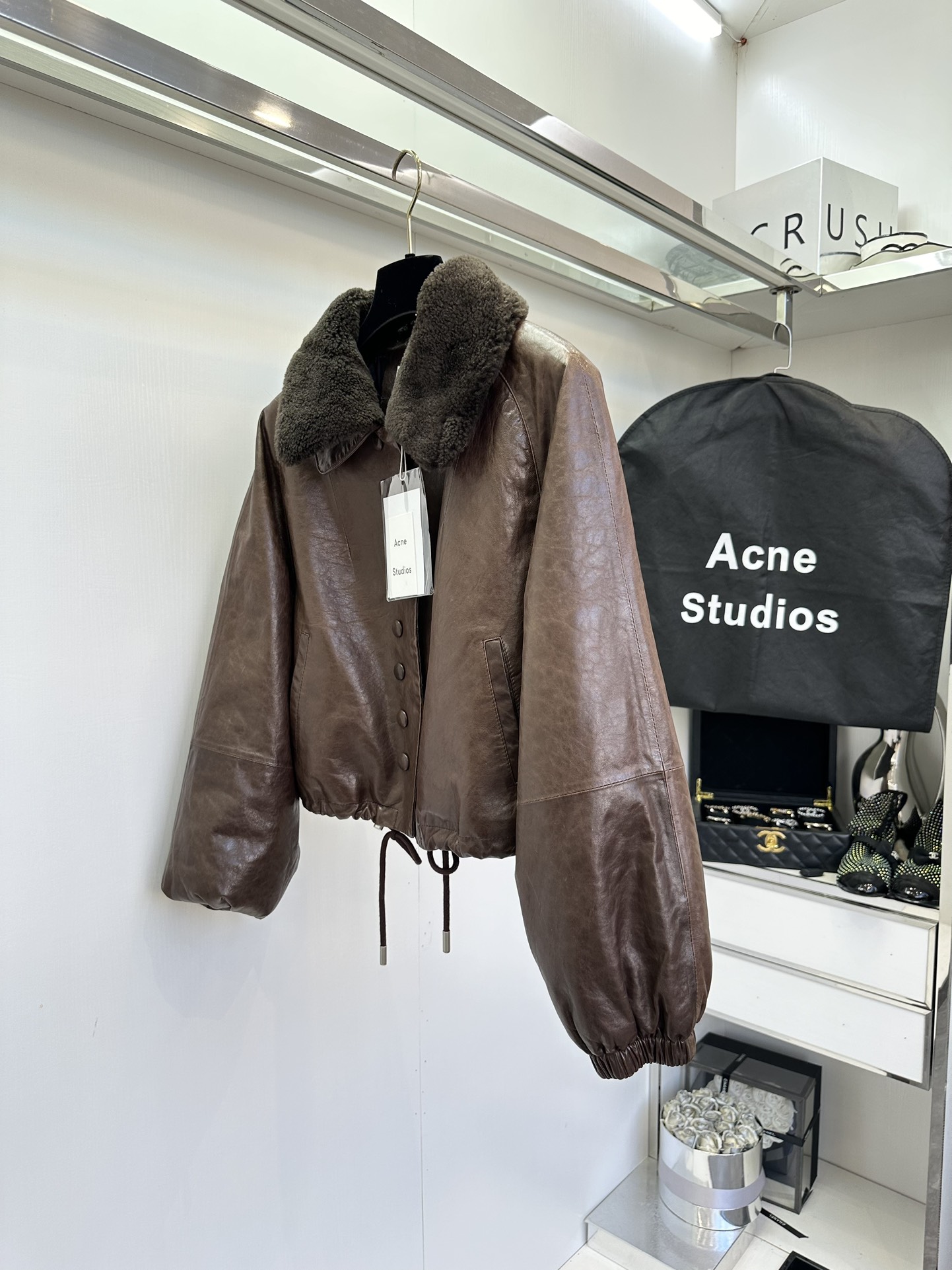 “Stylish Winter Leather Jacket with Hair Collar and Dustproof Bag” - 图片 3