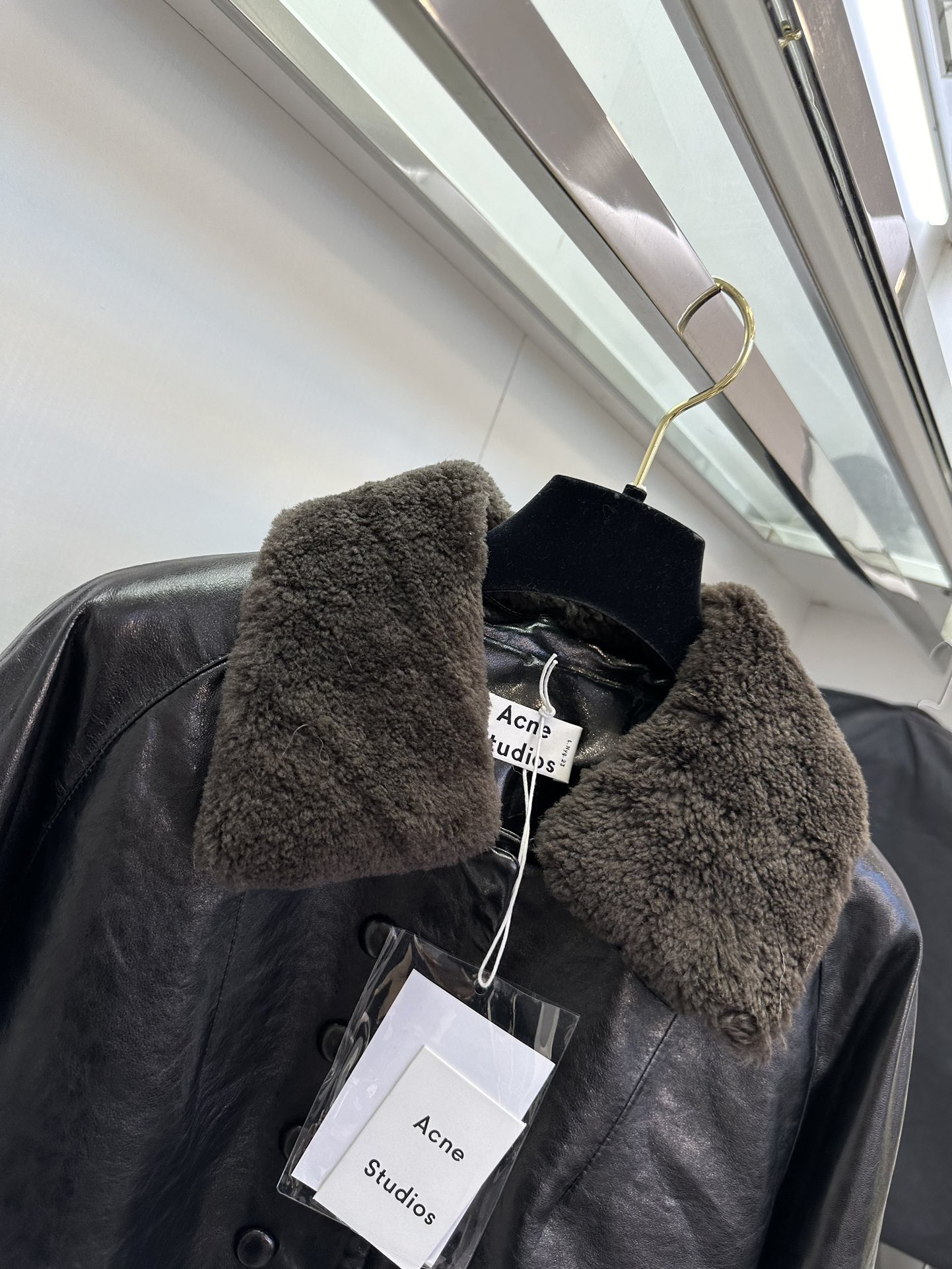 Winter Leather Jacket: “Strategic Girl” with Dustproof Bag, Imported Sheepskin, Warm and Fashionable, Hair Collar, Short-term Design. - 图片 4