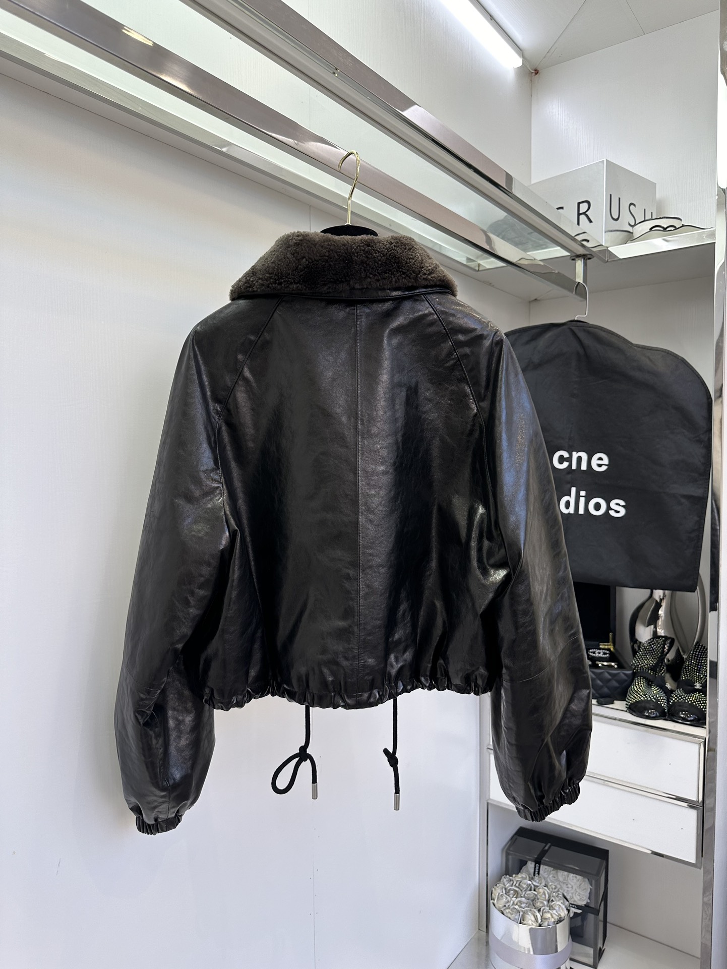 Winter Leather Jacket: “Strategic Girl” with Dustproof Bag, Imported Sheepskin, Warm and Fashionable, Hair Collar, Short-term Design. - 图片 2