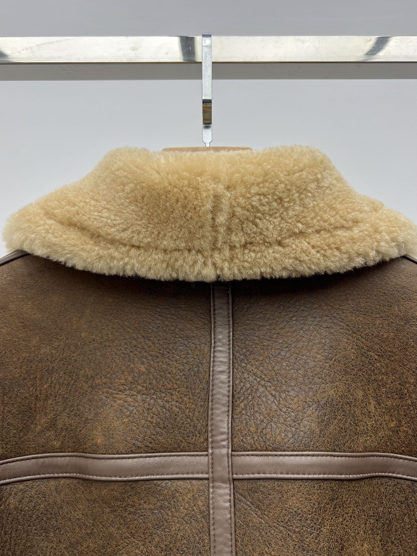 Stylish LV-Car Coat: One-Size-Fits-All Female Suit with Dustproof Bag and Spanish Melinou Fur - 图片 8