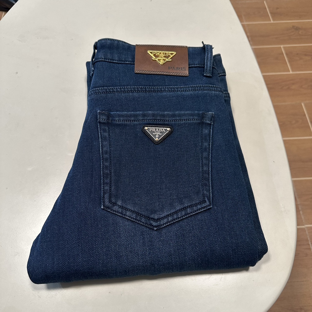 NO:416514,Fleece jeans (supporting after-sales service after-sales service) PRA Prada exclusively for new styles jeans, high-end version!  Customized fabrics for counters are breathable and comfortable, with impeccable details, and the brand element design concept reflects high quality. The feel is delicate and soft!  It is casually cut, with a great upper body style!  29-40, prada, prada, jeans, alexander wang19860909加绒牛仔裤（支持年后售后） PRA 普拉达独家专供新款 牛仔裤,高端版本！专柜定制面料 透气舒适度高,细节无可挑剔,品牌元素设计理念,体现高品质.手感细腻柔软！呈现休闲裁剪,上身版型超赞！ 码数29-40,,prada,prada,jeans,alexander wang,Men's clothing