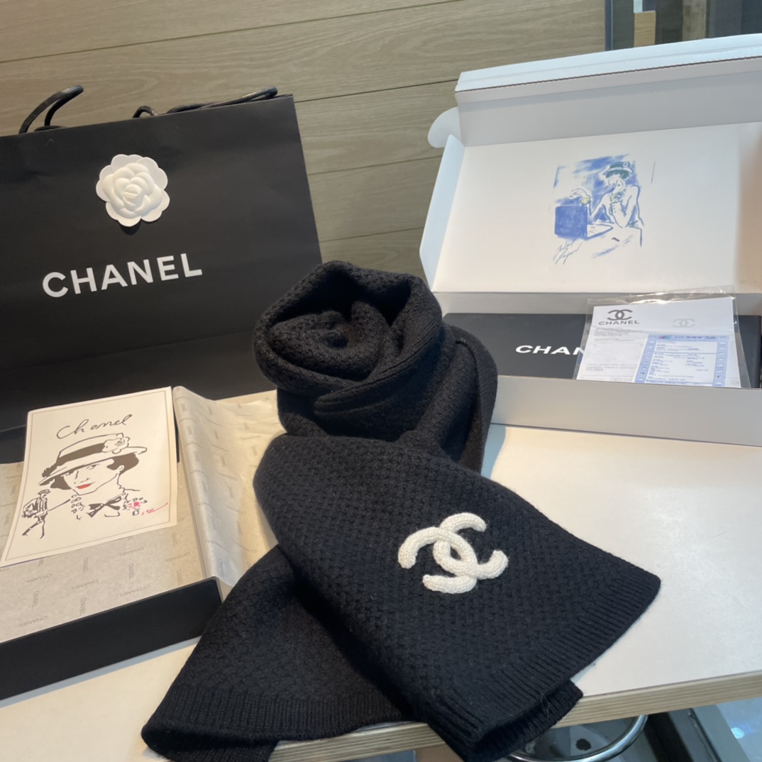 Chanel香奈儿难得一见的针织单品温柔配色超级迷恋️气质低调恬静又不失优雅️重点推荐️一秒心动啊！！！