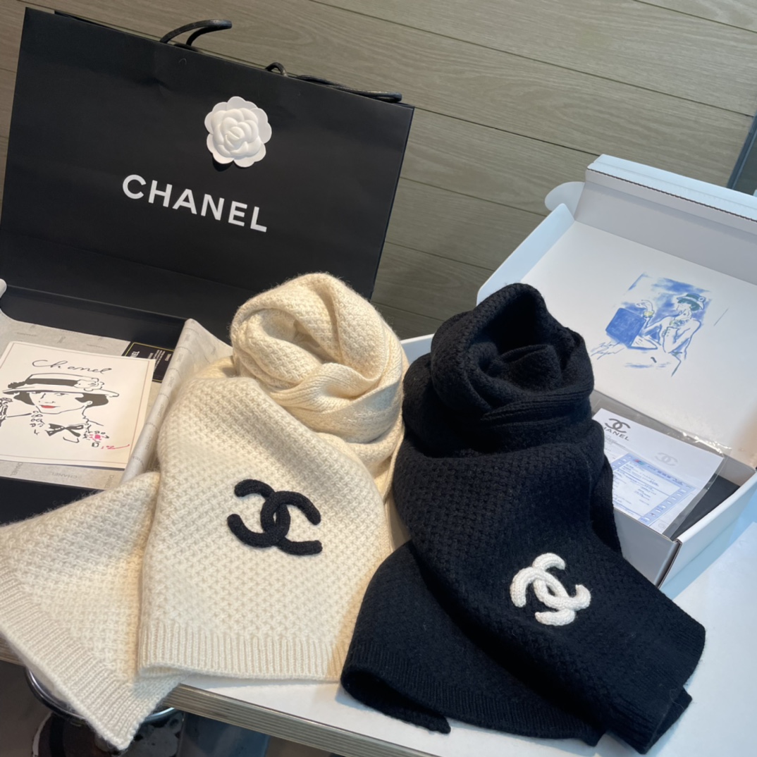 Chanel香奈儿难得一见的针织单品温柔配色超级迷恋️气质低调恬静又不失优雅️重点推荐️一秒心动啊！！！