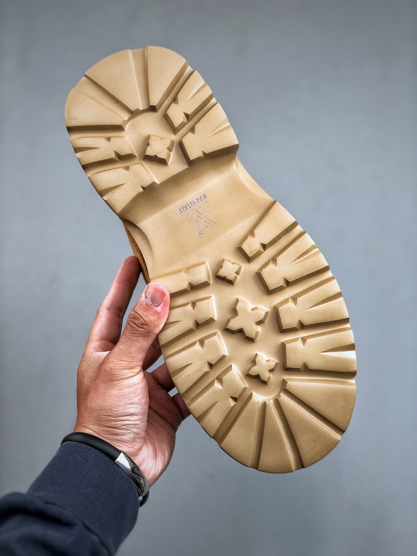 新货LV x Timberland LV联名添柏岚大黄靴