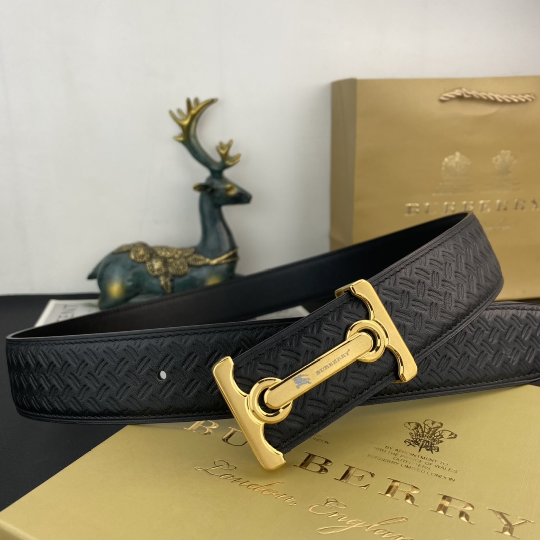 巴宝莉💕 特种皮腰带系列 ，原厂五金精品不锈钢扣，手感柔软舒适 宽3.8CM。
