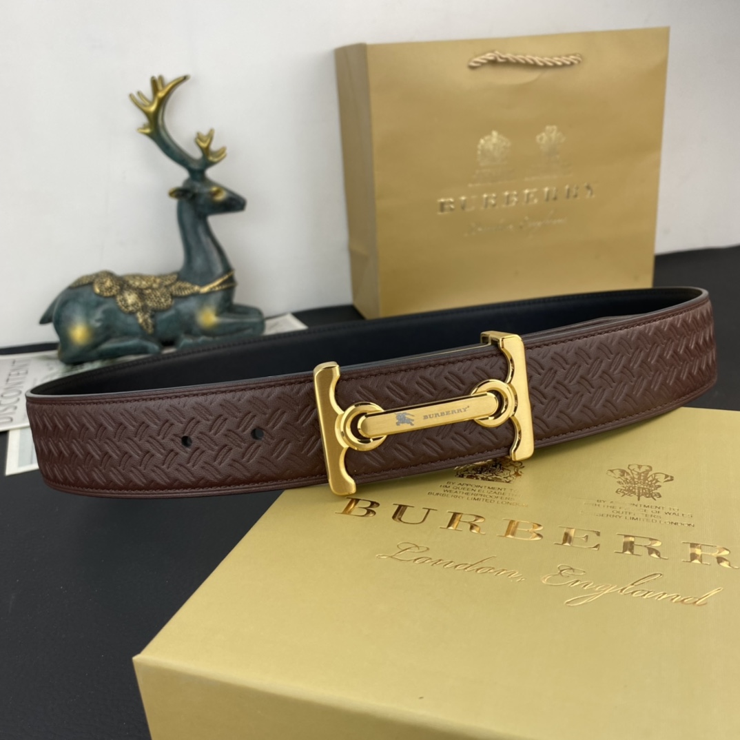 巴宝莉💕 特种皮腰带系列 ，原厂五金精品不锈钢扣，手感柔软舒适 宽3.8CM。
