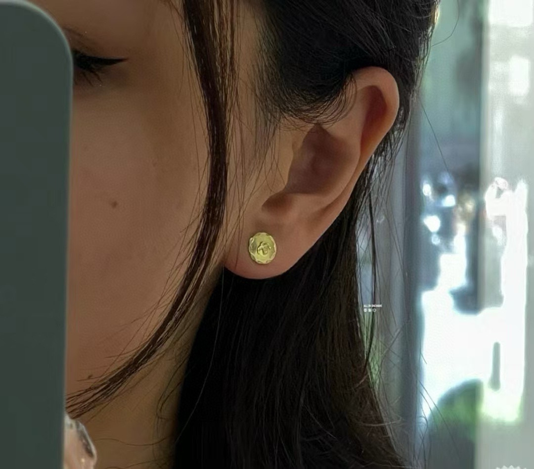 Handmade Golden Ear Nail with Bird Design: Goro’s High Bridge Product Details. - 图片 8