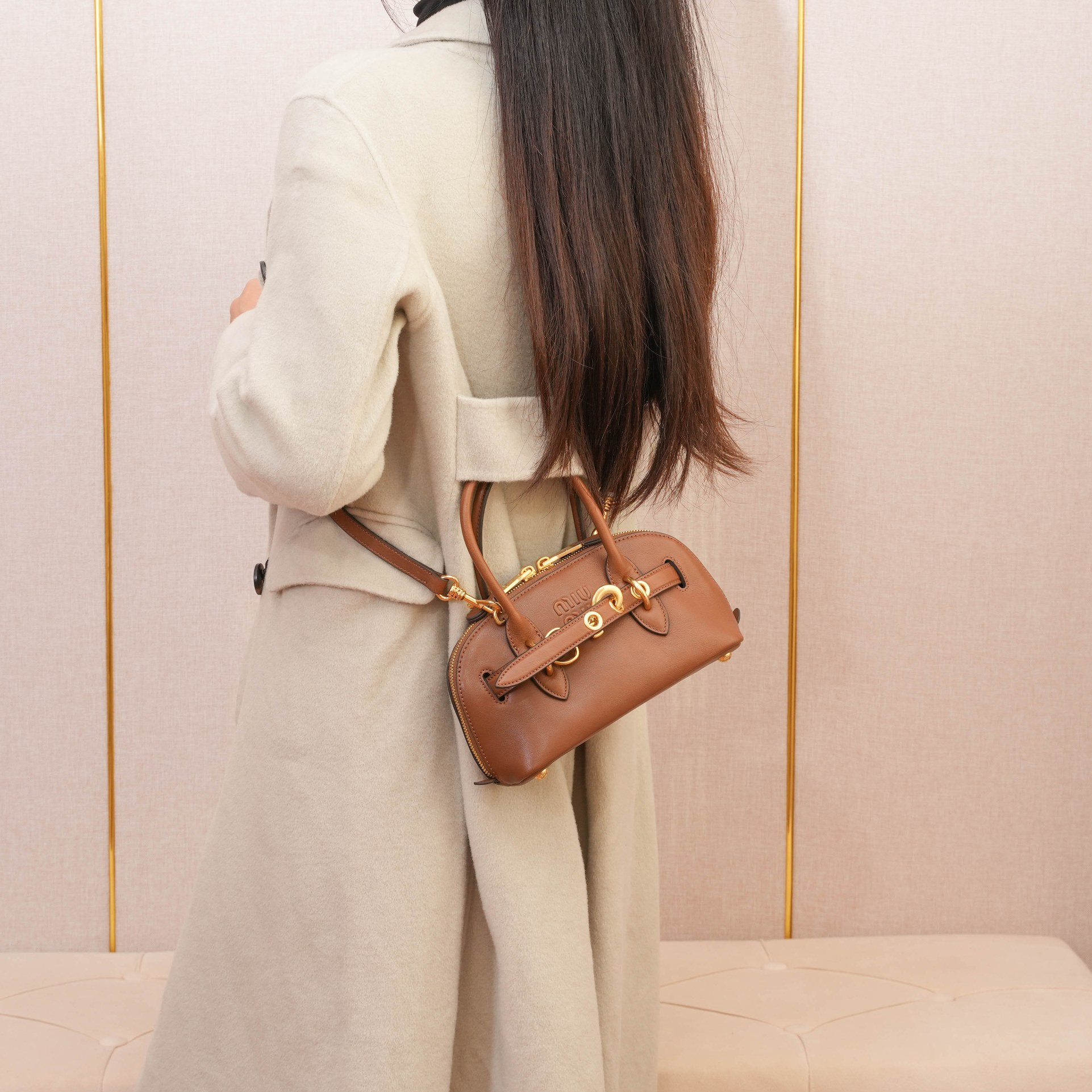 NO:205092,5B (brown) upper body effect reference, MIUMIU, miumiu198609095B（棕色） 上身效果参考,MIUMIU,miumiu,Bag