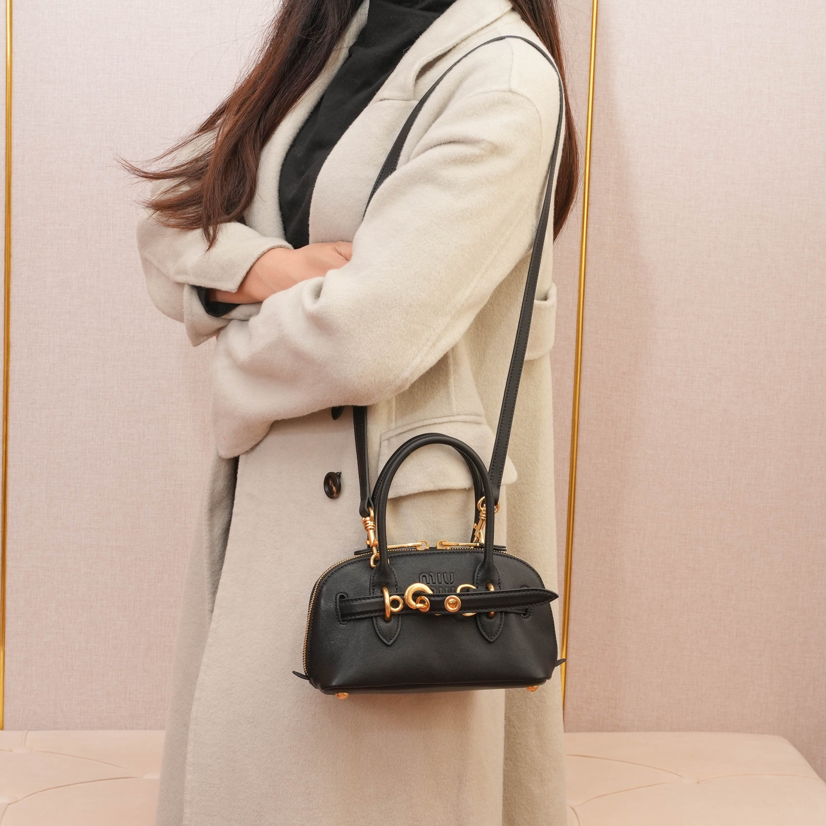 NO:205118,5Bmini shell (black) upper body effect reference, MIUMIU, miumiu198609095Bmini贝壳（黑色） 上身效果参考,MIUMIU,miumiu,Bag