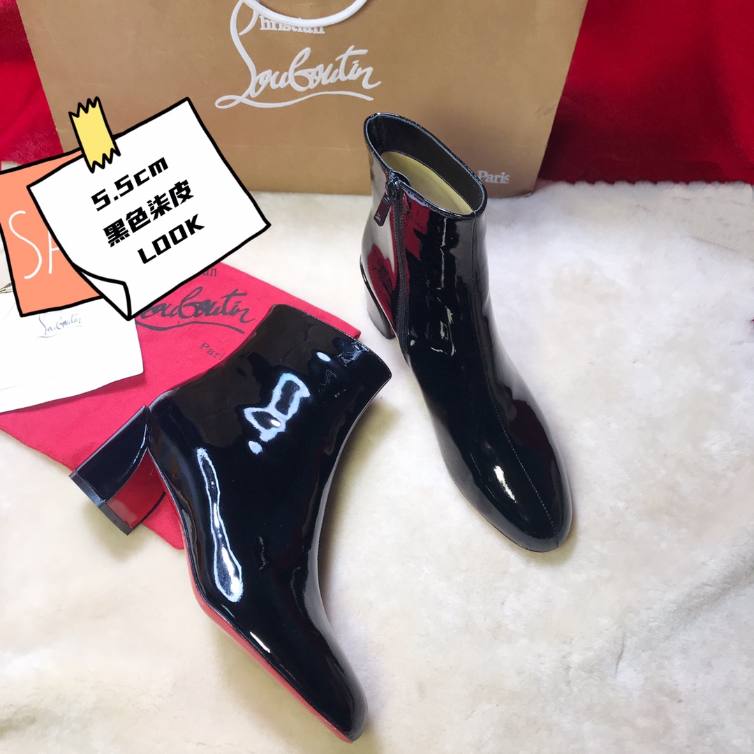 NO:100387,High-end customized autumn and winter boot series!  H5.5Cm, size 35-42. Leather big sole, X4021-1 black seven leather standard European size Reference: X4021-1 Color: black Material: patent leather Lining: sheep leather Heel height: 8.5Cm Sole:leather sole Size: EUR 35-42 (US 4-11):,,christian louboutin,boots,Leather soles19860909高端订制 秋冬靴系列！ H5.5Cm,尺码35-42码.真皮大底,,X4021－1黑色柒皮 标准欧码 Reference:X4021－1 Color:black Material:patent leather Lining:sheep leather Heel heigh:8.5Cm Sole:leather sole Size:EUR 35－42（US 4一11) :,,christian louboutin,boots,Leather soles,Women's Shoes