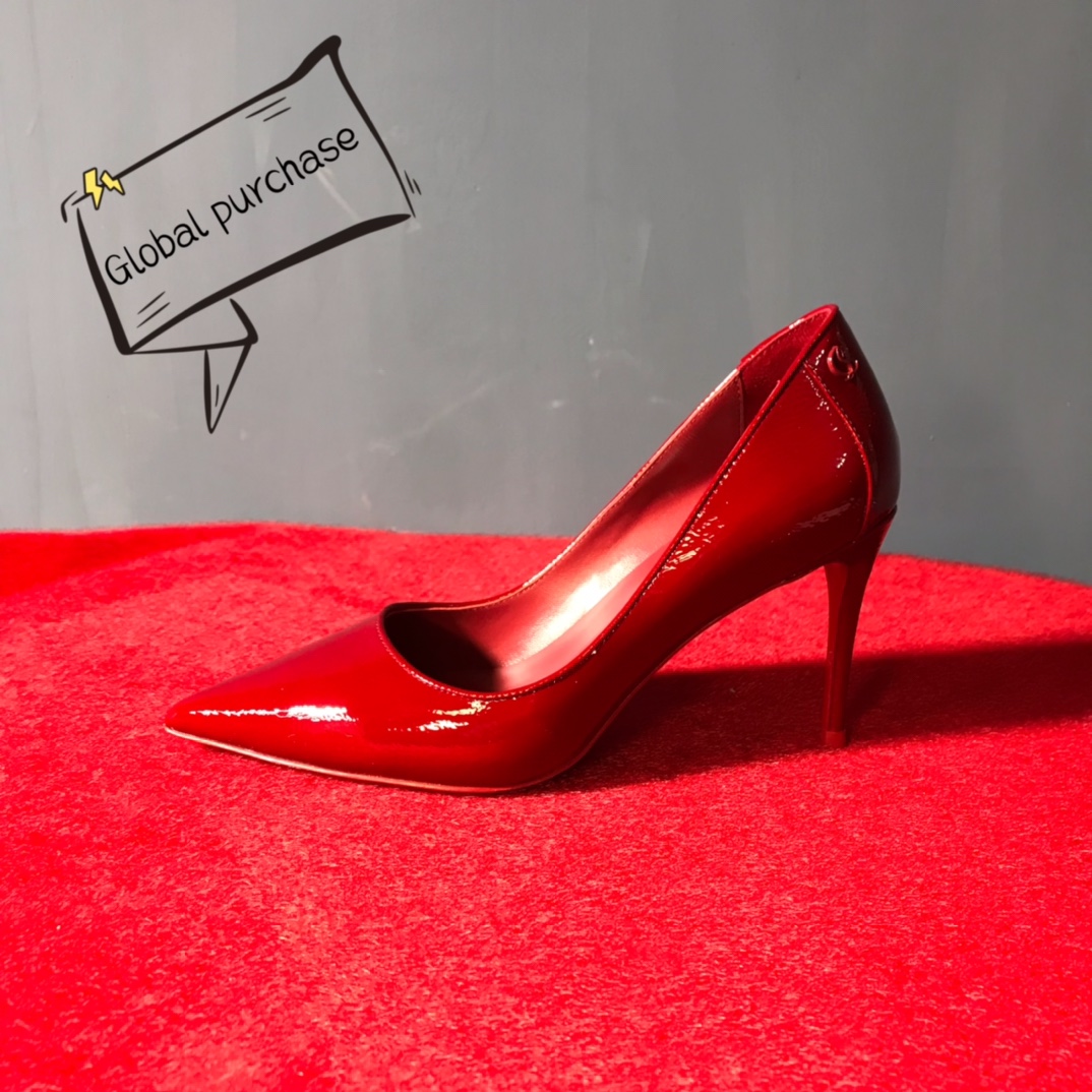 NO:100462,High-end custom 2025 spring and summer gift shoes classic model H8.5Cm, size 34-42. genuine leather outsole. 9039-055A. burgundy wrinkled leather. burgundy sheepskin. burgundy trademark buckle. burgundy edge. red skin. Standard European code No:9039-055A Color:wine/wine Material:patent leather Lining:goat leather Heel height:8.5Cm Sole:leather sole Size:EUR 35-42 (US 4-11):,,christian louboutin,sheepskin,Leather soles19860909高端订制 2025春夏礼鞋精典款 H8.5Cm,尺码34-42码.真皮大底.9039-055A.酒红色皱柒皮.酒红色羊皮里.酒红色商标扣.酒红色边.红色天皮. 标准欧码 No:9039-055A Color:wine/wine Material:patent leather Lining:goat leather Heel heigh:8.5Cm Sole:leather sole Size:EUR 35－42（US 4一11) :,,christian louboutin,sheepskin,Leather soles,Women's Shoes