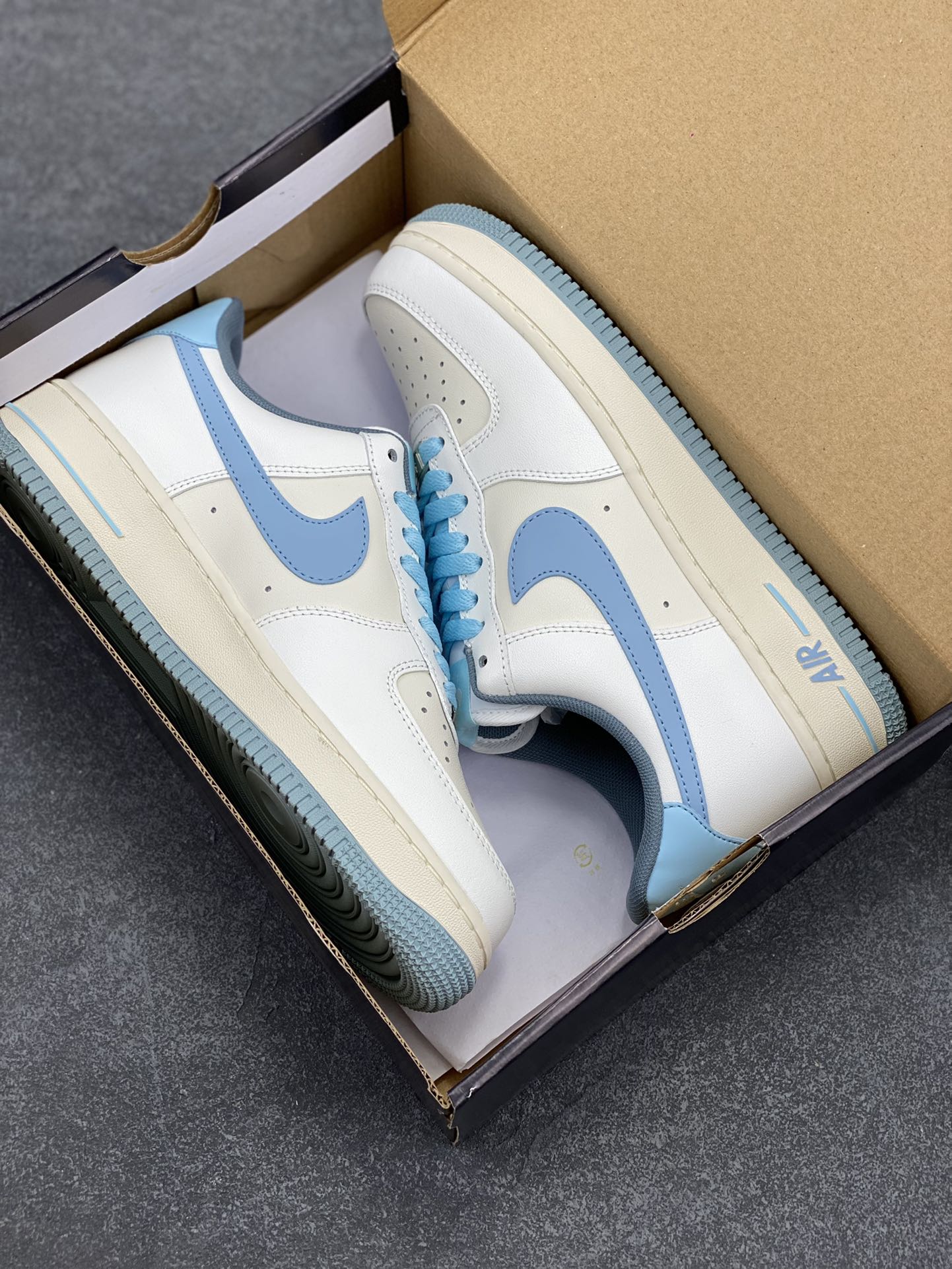 图片[9]-福利特价 NK Air Force 1 “丹青蓝”空军一号 原楦头原纸板 打造纯正空军版型#专注外贸渠道 全掌内置蜂窝气垫 #原盒配件 原厂中底钢印、拉帮完美 货号：YY3188-101 尺码：36 36.5 37.5 38 38.5 39 40 40.5 41 42 42.5 43 44 44.5 45-选品中心