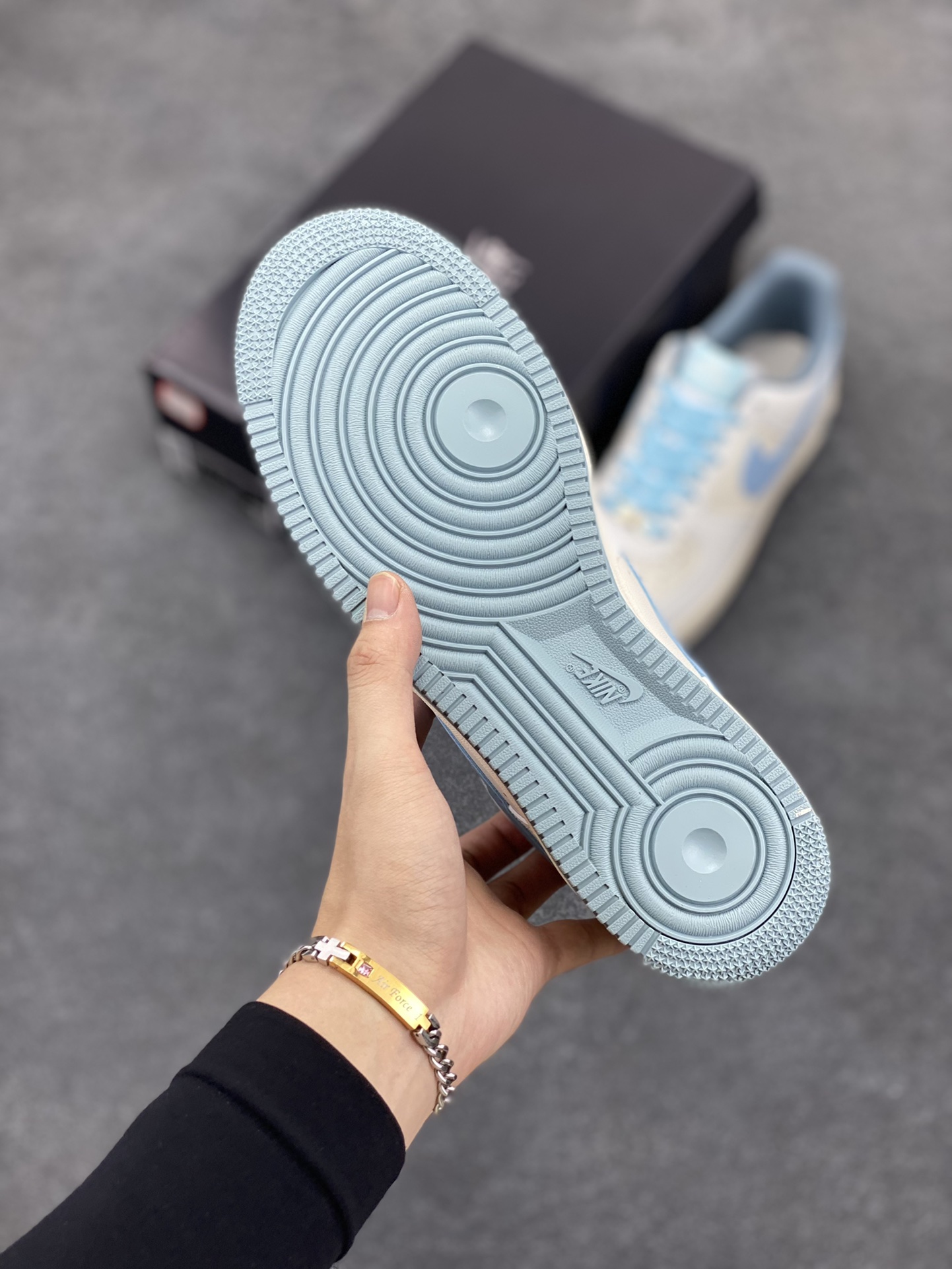 图片[5]-福利特价 NK Air Force 1 “丹青蓝”空军一号 原楦头原纸板 打造纯正空军版型#专注外贸渠道 全掌内置蜂窝气垫 #原盒配件 原厂中底钢印、拉帮完美 货号：YY3188-101 尺码：36 36.5 37.5 38 38.5 39 40 40.5 41 42 42.5 43 44 44.5 45-选品中心