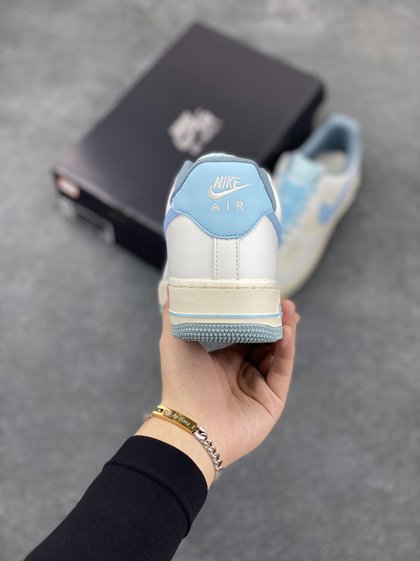 图片[4]-福利特价 NK Air Force 1 “丹青蓝”空军一号 原楦头原纸板 打造纯正空军版型#专注外贸渠道 全掌内置蜂窝气垫 #原盒配件 原厂中底钢印、拉帮完美 货号：YY3188-101 尺码：36 36.5 37.5 38 38.5 39 40 40.5 41 42 42.5 43 44 44.5 45-选品中心