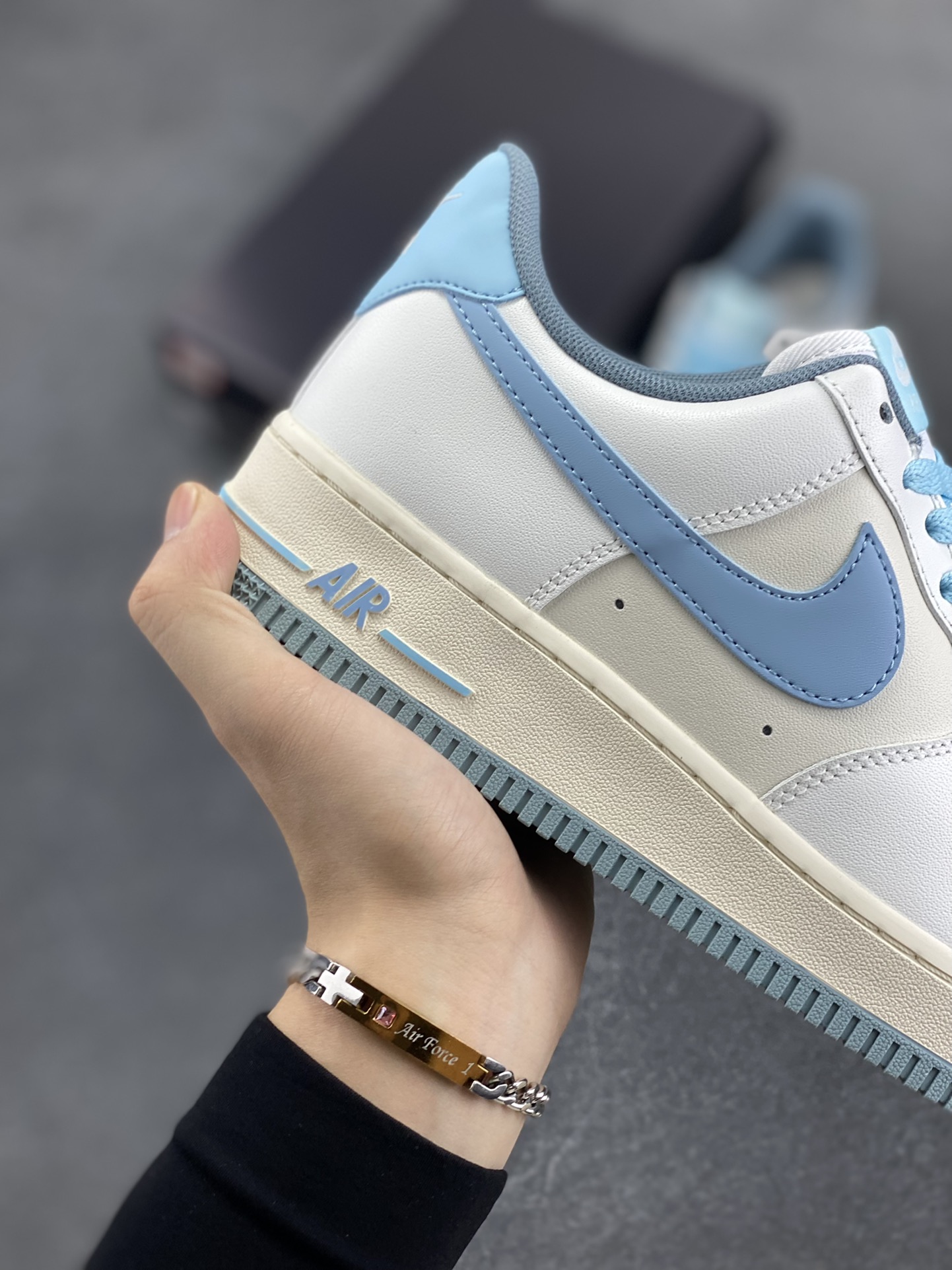 图片[6]-福利特价 NK Air Force 1 “丹青蓝”空军一号 原楦头原纸板 打造纯正空军版型#专注外贸渠道 全掌内置蜂窝气垫 #原盒配件 原厂中底钢印、拉帮完美 货号：YY3188-101 尺码：36 36.5 37.5 38 38.5 39 40 40.5 41 42 42.5 43 44 44.5 45-选品中心