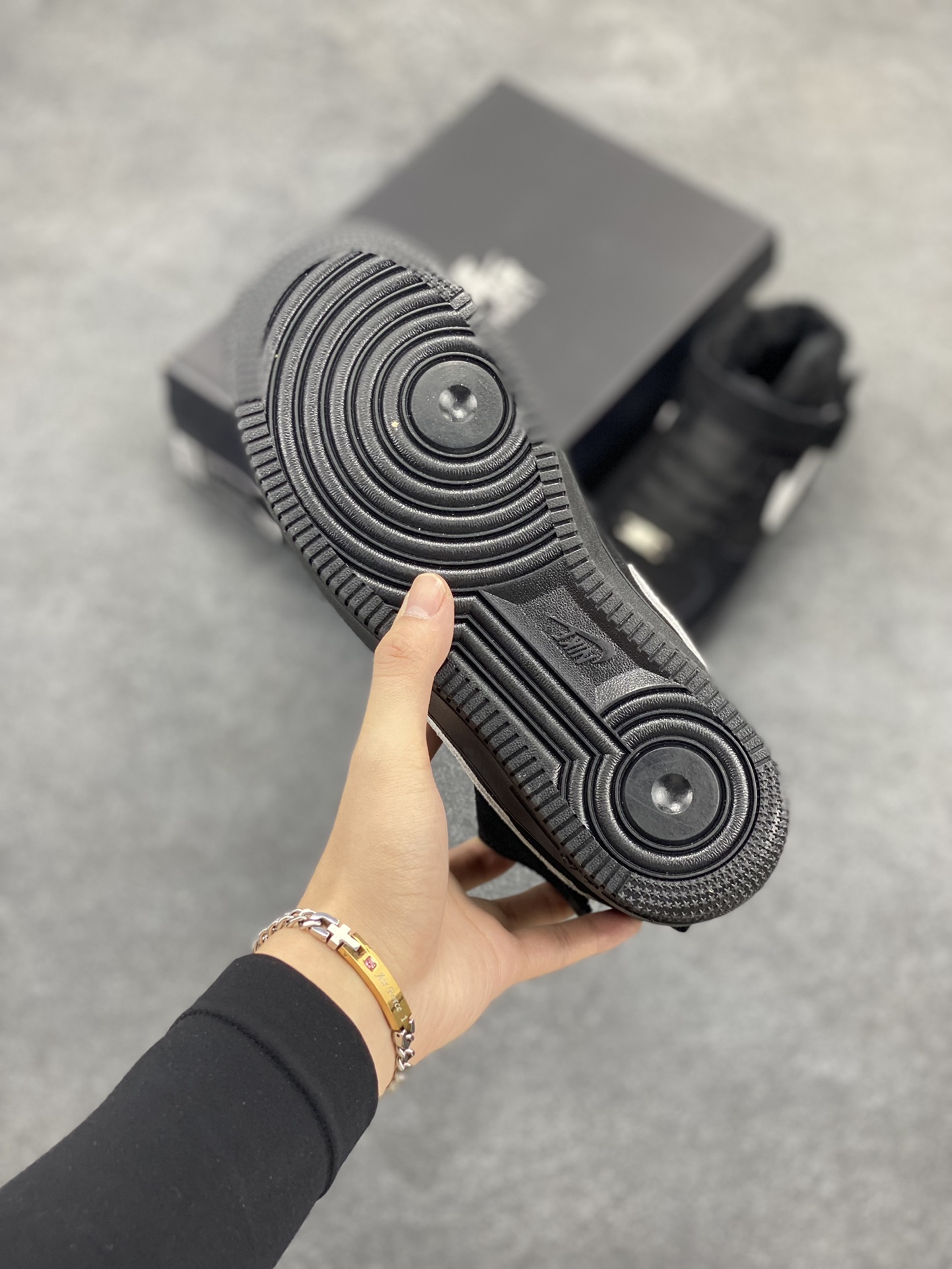 图片[5]-Nike Air Force 1 ’07 Low 空军一号低帮百搭休闲运动板鞋。柔软、弹性十足的缓震性能和出色的中底设计，横跨复古与现代的外型结合，造就出风靡全球三十多年的Force 1，直到今天还深受青睐 货号：CJ9979-003 尺码：36 36.5 37.5 38 38.5 39 40 40.5 41 42 42.5 43 44 44.5 45-选品中心