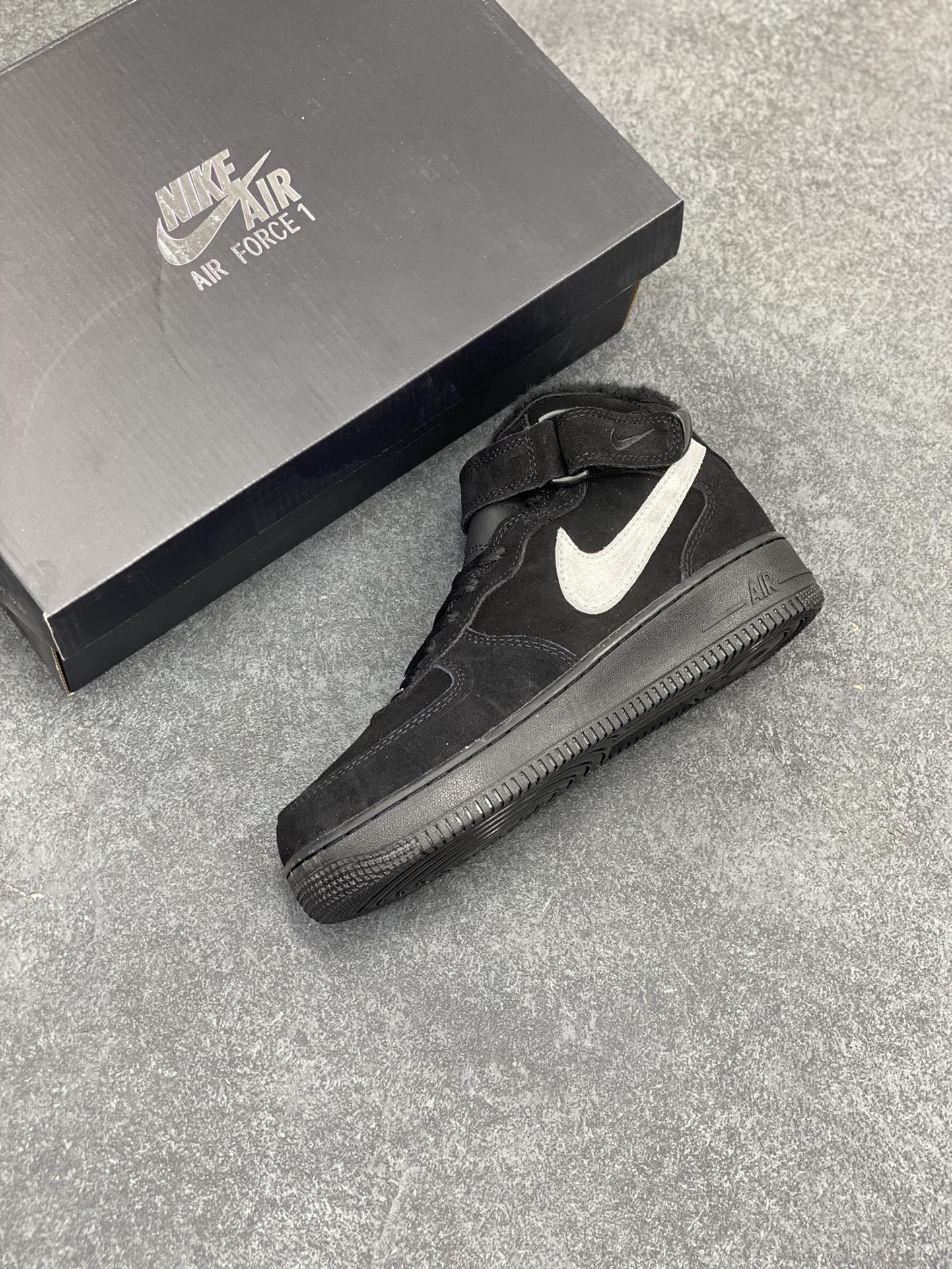 图片[7]-Nike Air Force 1 ’07 Low 空军一号低帮百搭休闲运动板鞋。柔软、弹性十足的缓震性能和出色的中底设计，横跨复古与现代的外型结合，造就出风靡全球三十多年的Force 1，直到今天还深受青睐 货号：CJ9979-003 尺码：36 36.5 37.5 38 38.5 39 40 40.5 41 42 42.5 43 44 44.5 45-选品中心