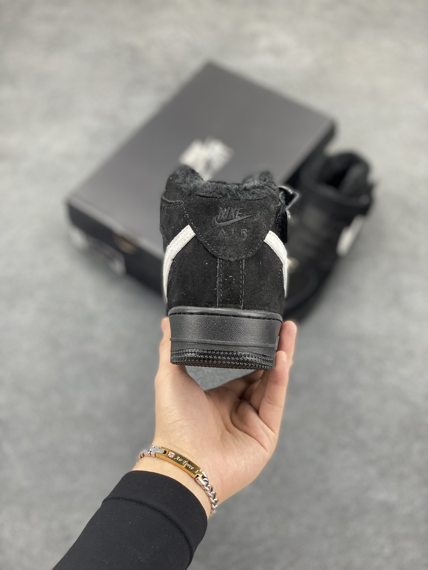 图片[4]-Nike Air Force 1 ’07 Low 空军一号低帮百搭休闲运动板鞋。柔软、弹性十足的缓震性能和出色的中底设计，横跨复古与现代的外型结合，造就出风靡全球三十多年的Force 1，直到今天还深受青睐 货号：CJ9979-003 尺码：36 36.5 37.5 38 38.5 39 40 40.5 41 42 42.5 43 44 44.5 45-选品中心