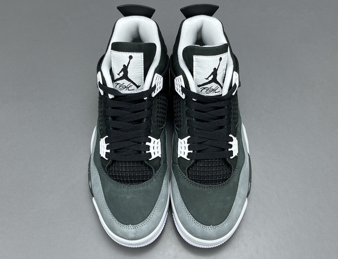 
【纯原版 AJ4】Jordan Air Jordan 4 舒适休闲 中帮 复古篮球鞋 男款 黑白
尺码