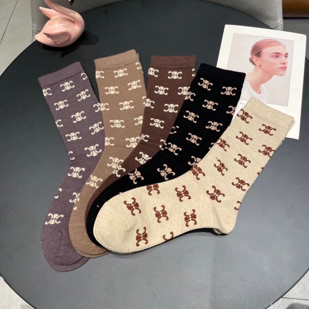 New Socks 2024 Release for Celine: Red Money and Big Card on the Street - 图片 4