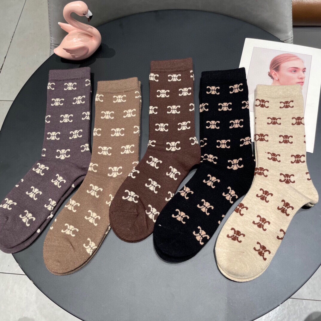 New Socks 2024 Release for Celine: Red Money and Big Card on the Street - 图片 7