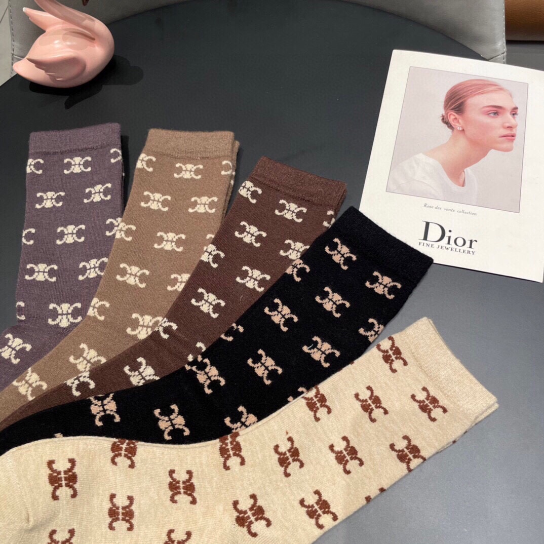 New Socks 2024 Release for Celine: Red Money and Big Card on the Street - 图片 3