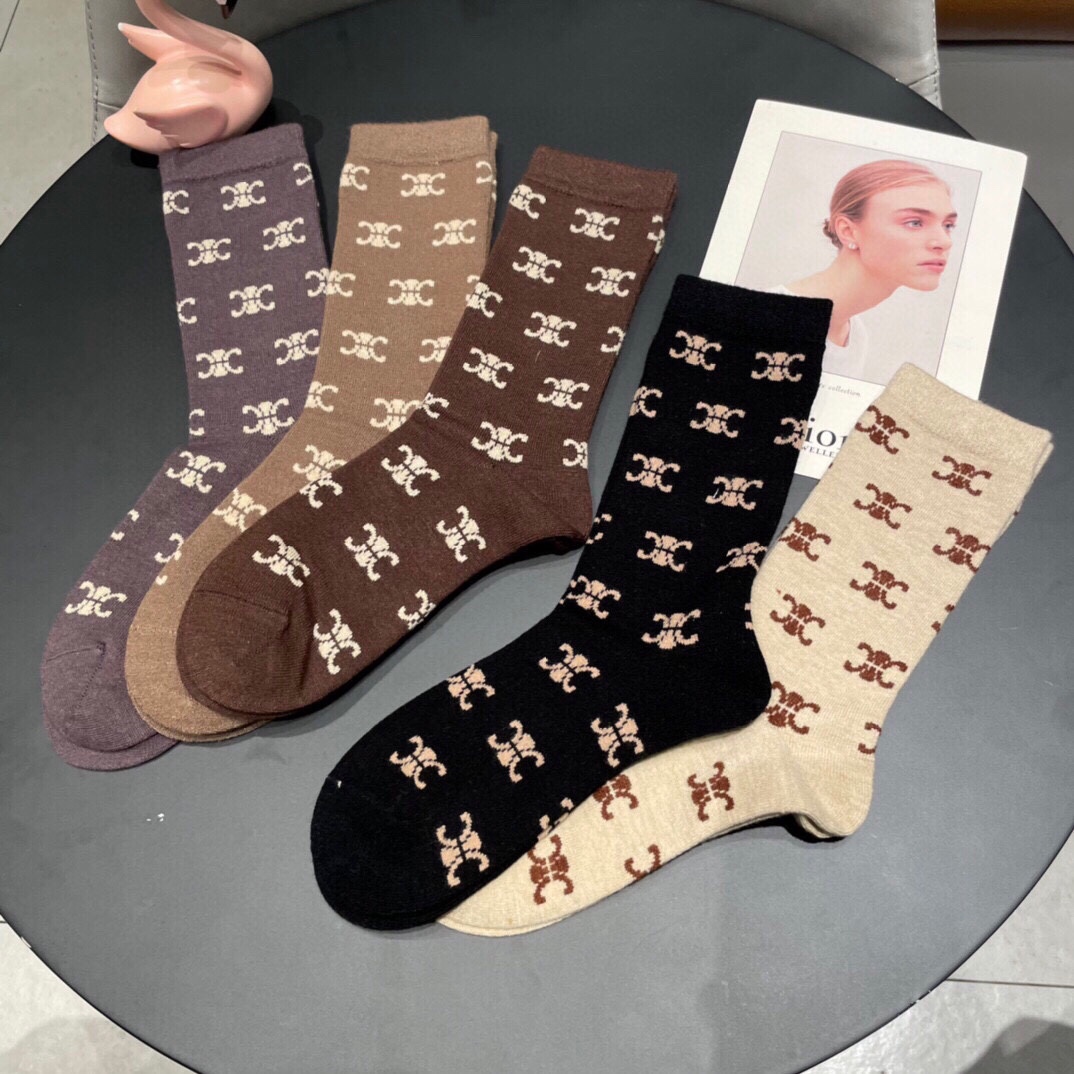 New Socks 2024 Release for Celine: Red Money and Big Card on the Street - 图片 8