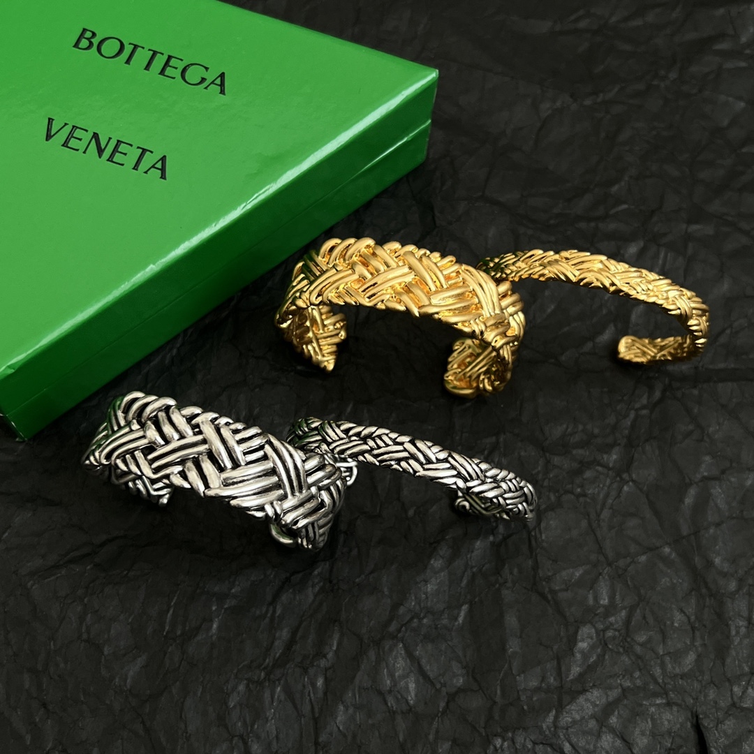 “New Bottega Veneta BV Metal Bracelets: Amazing Design for French Grace” - 图片 2