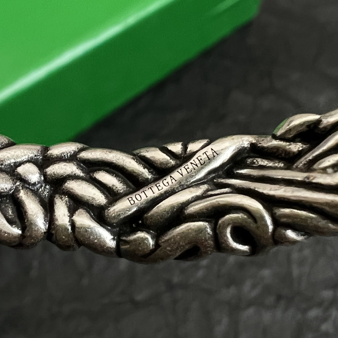 “New Bottega Veneta BV Metal Bracelets: Amazing Design for French Grace” - 图片 6