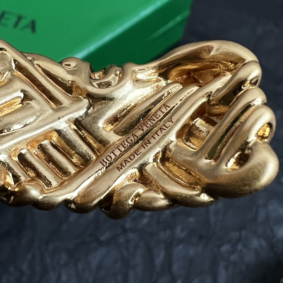 “New Bottega Veneta BV Bracelets: Amazing Design and Quality Metal” - 图片 9