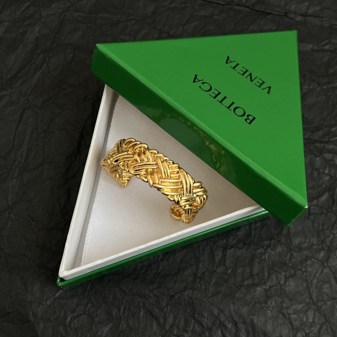 “New Bottega Veneta BV Bracelets: Amazing Design and Quality Metal” - 图片 7
