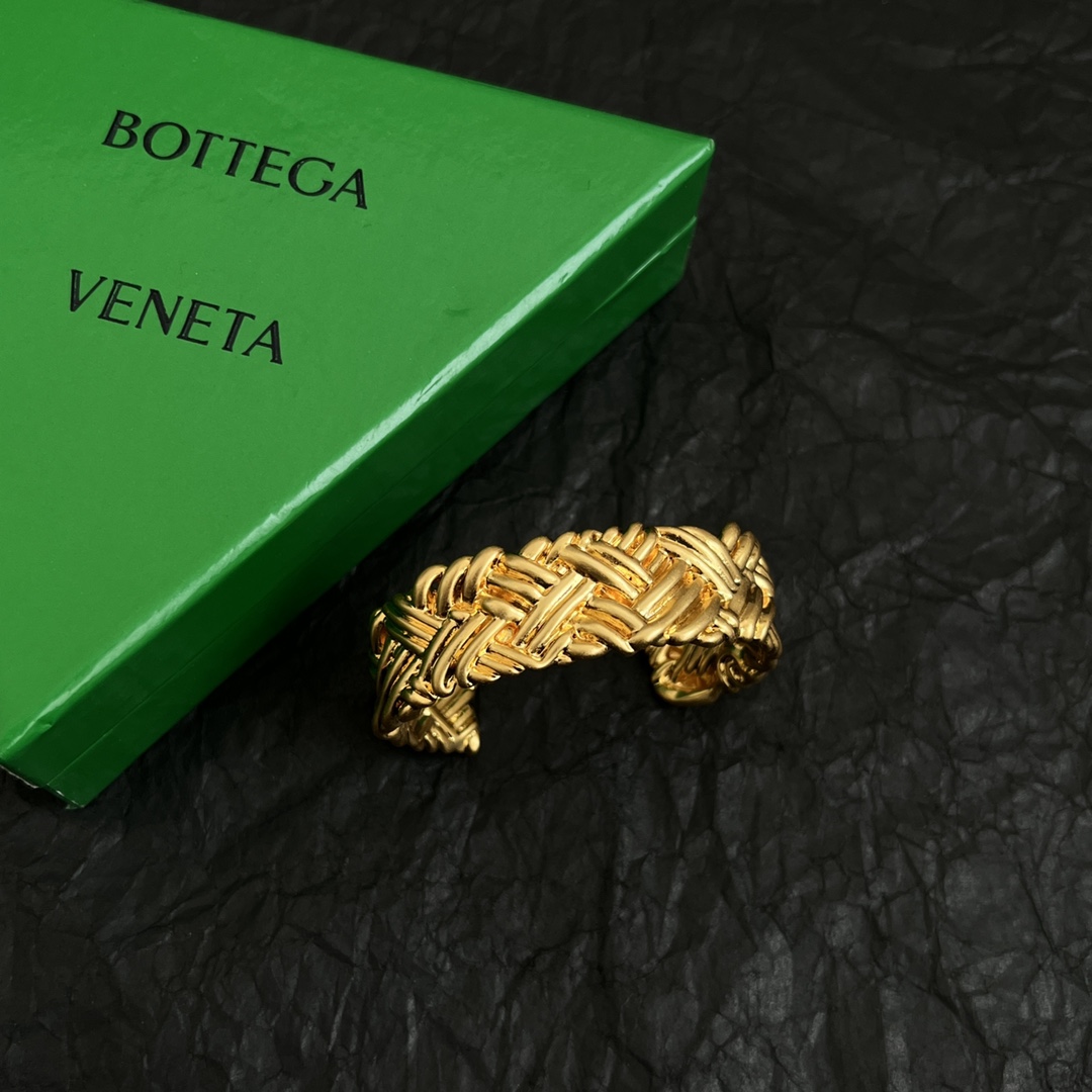 “New Bottega Veneta BV Bracelets: Amazing Design and Quality Metal” - 图片 8