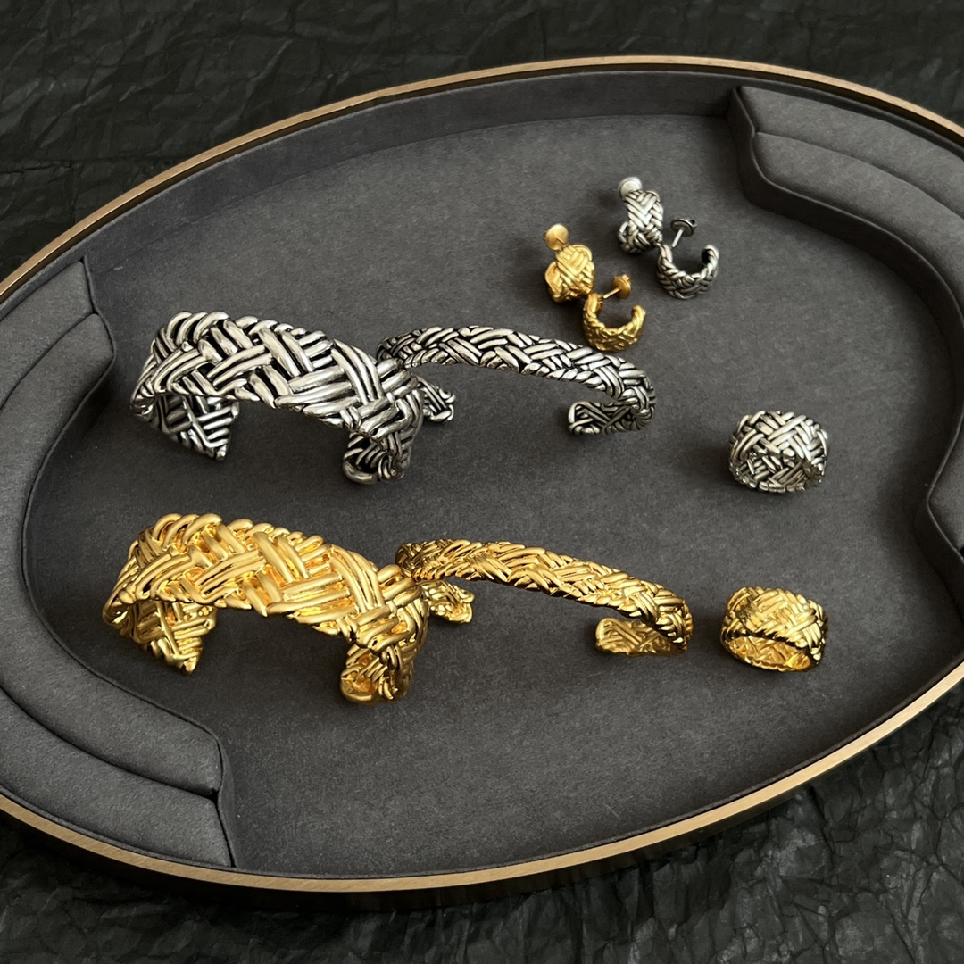 Luxurious Bottega Veneta BV Bracelets: Exquisite Design, High-Quality Metal, French Elegance. - 图片 6