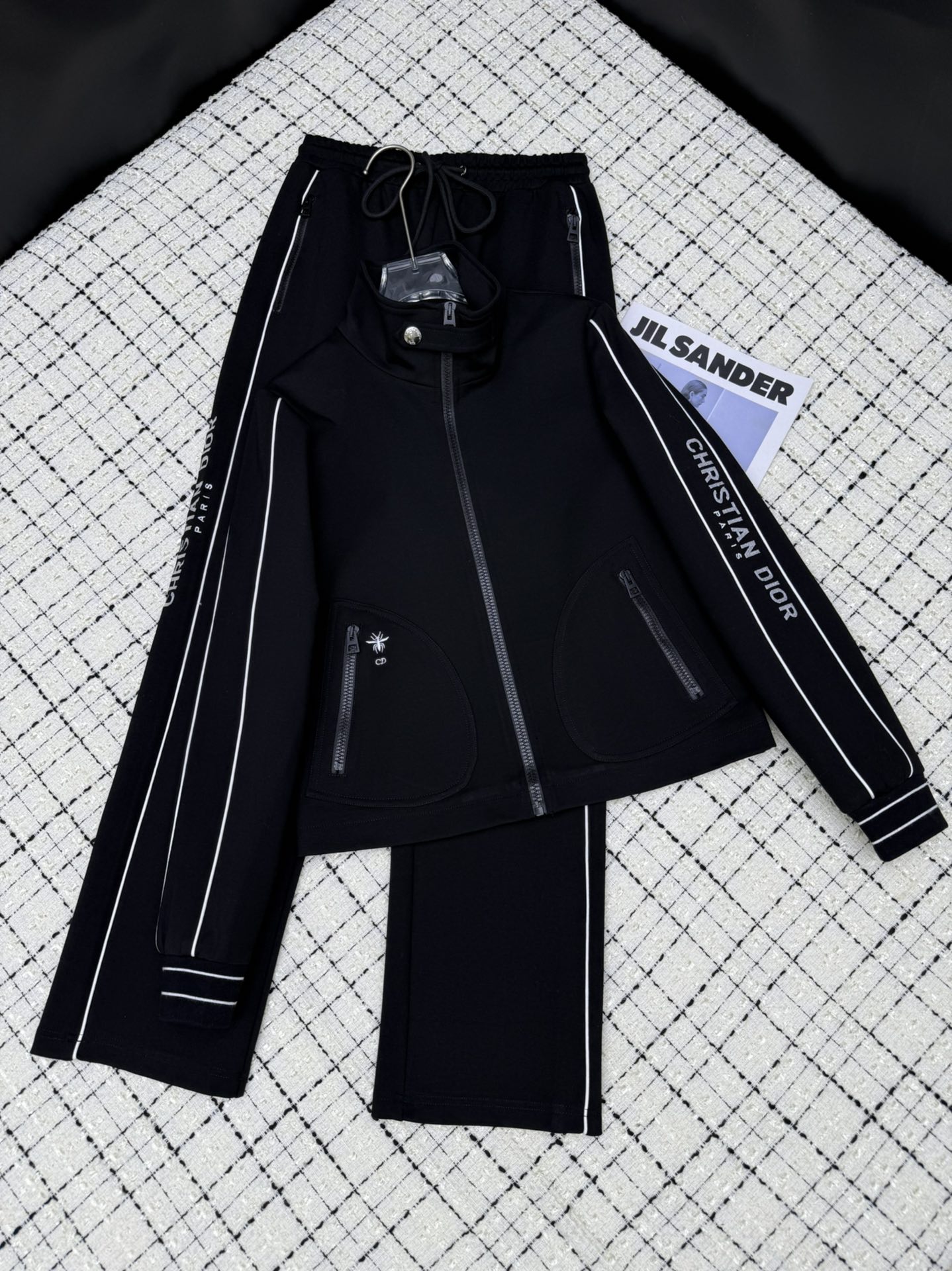 NO:331433,A set of fashionable masters, side letter embroidery decoration set, a set of fashionable match for lazy people, stand-up collar zipper jacket   elastic straight pants, daily need, very easy to wear, sports and leisure essentials, can be worn alone or in one set, custom Roman cotton fabric, very comfortable to touch, two colors SML,, jackets & coats, alexander wang19860909时髦达人一套搭配 侧边字母刺绣装饰套装 懒人一套时髦搭配 立领拉链外套 松紧直筒裤 日常出街太需要了 非常好穿 运动休闲必备 可以单穿或者一套搭配都好看 定制罗马棉面料 手感非常舒服 两色SML,,jackets & coats,alexander wang,Women's clothing