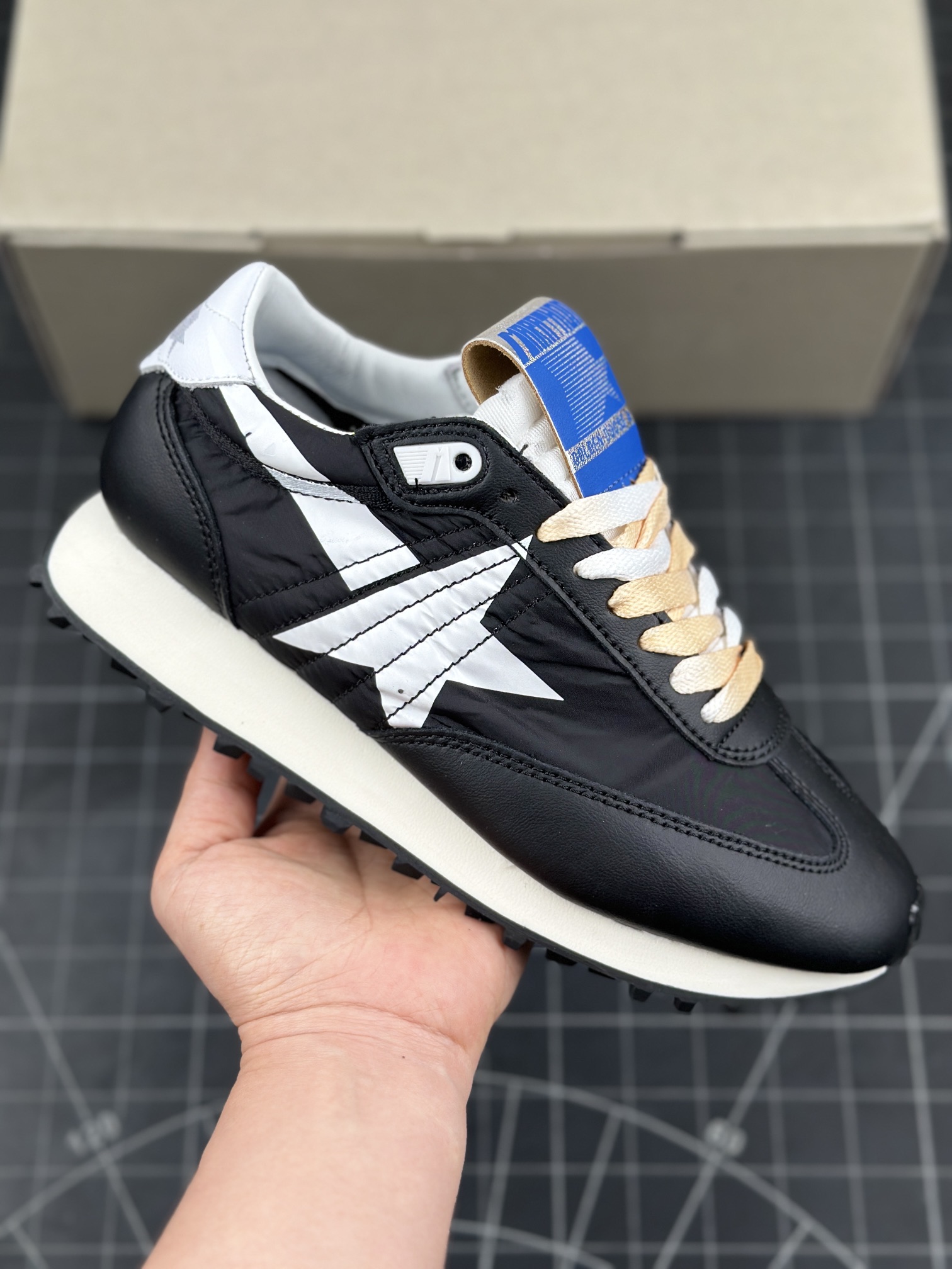 Núcleo local privado GGDB Marathon Golden Goose Las mismas zapatillas de deporte de marca compartida de la se…